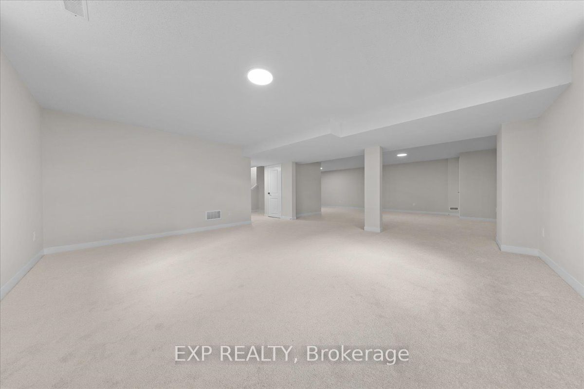 1036 De Pencier Drive Property Photo 37
