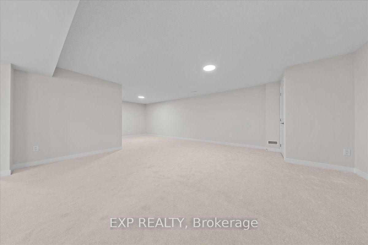 1036 De Pencier Drive Property Photo 38