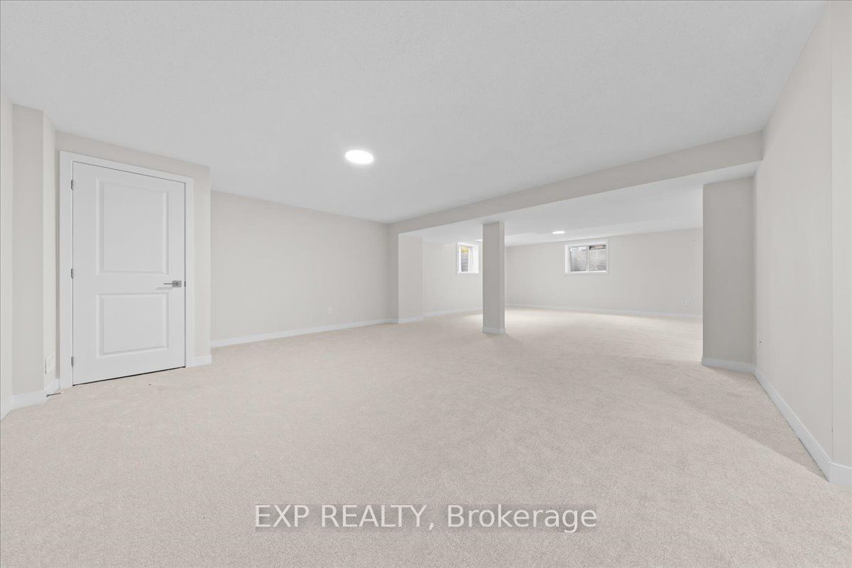 1036 De Pencier Drive Property Photo 39