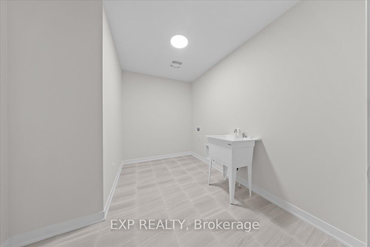 1036 De Pencier Drive Property Photo 43