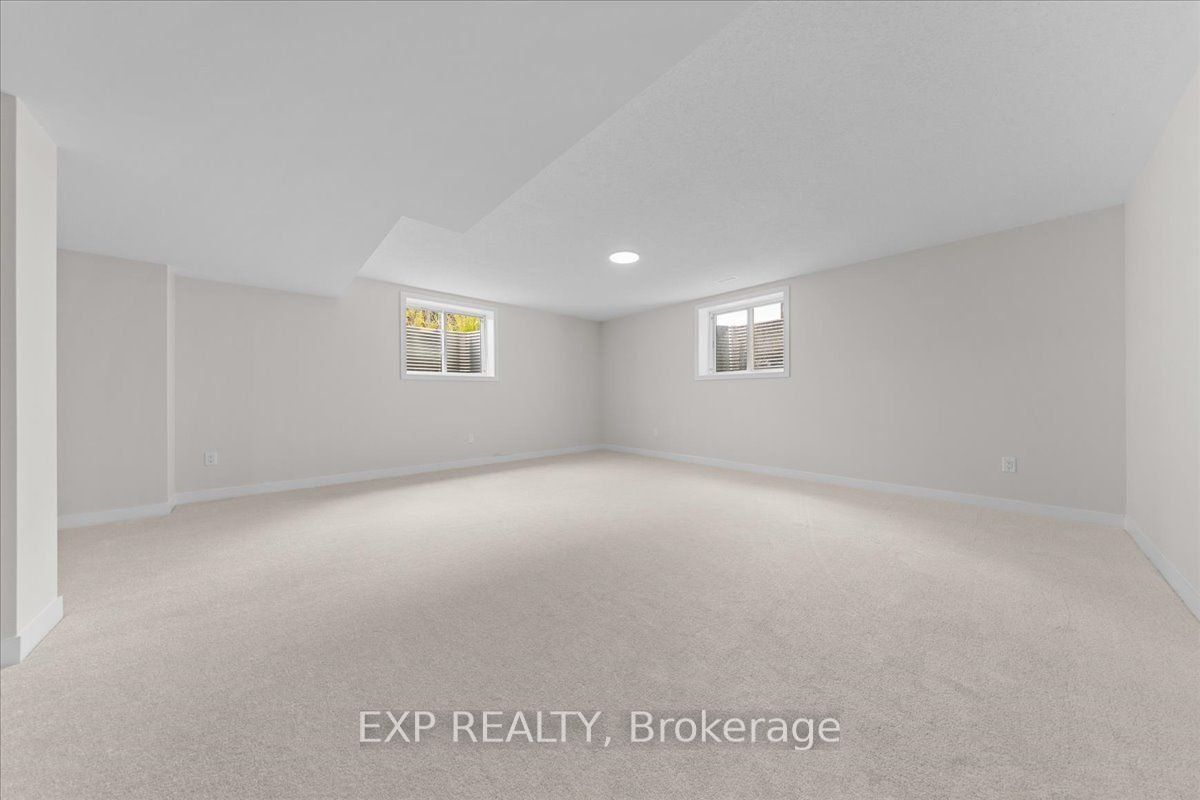 1036 De Pencier Drive Property Photo 45