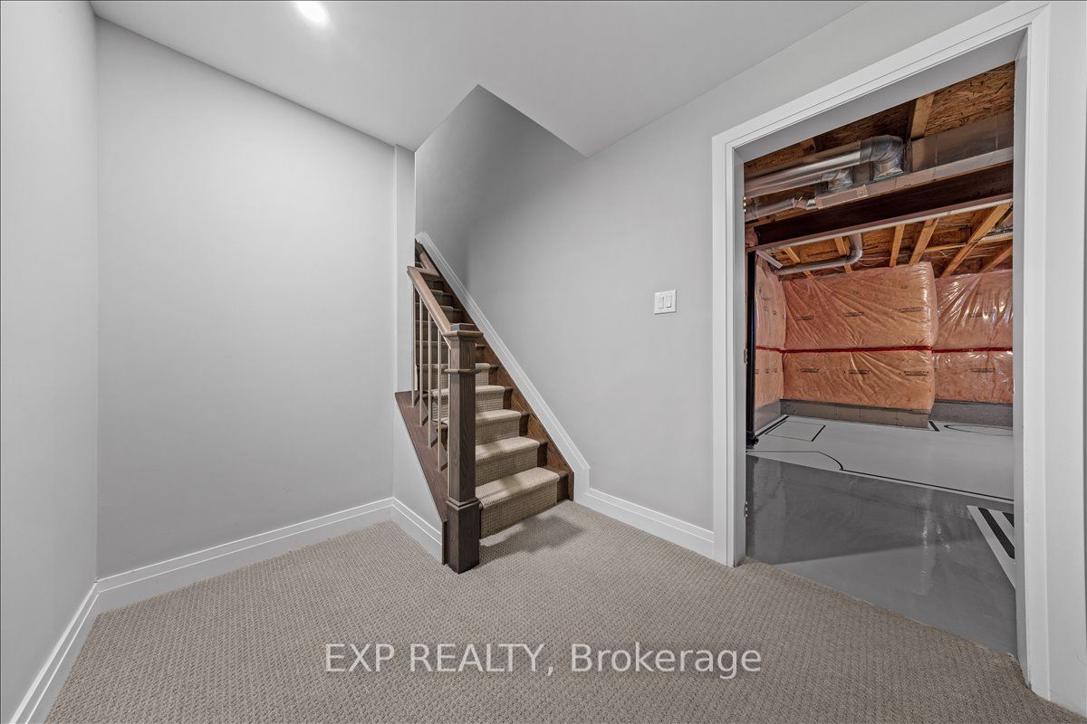 1036 De Pencier Drive Property Photo 47