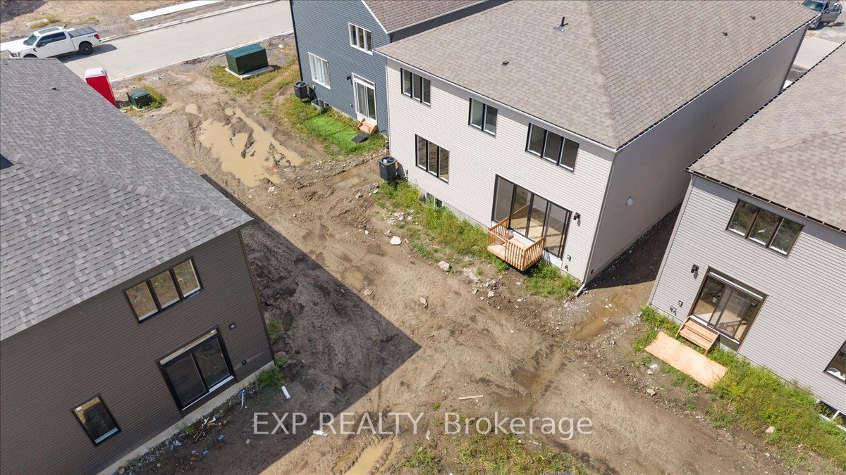 1036 De Pencier Drive Property Photo 47