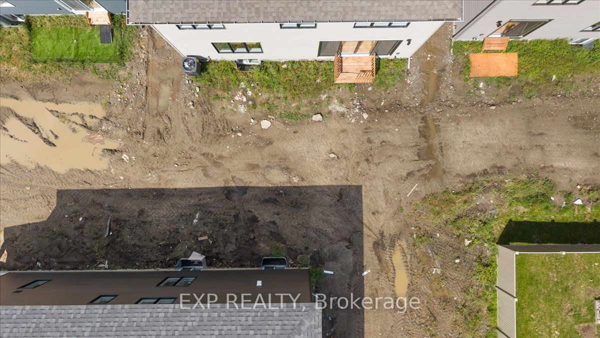 1036 De Pencier Drive Property Photo 48