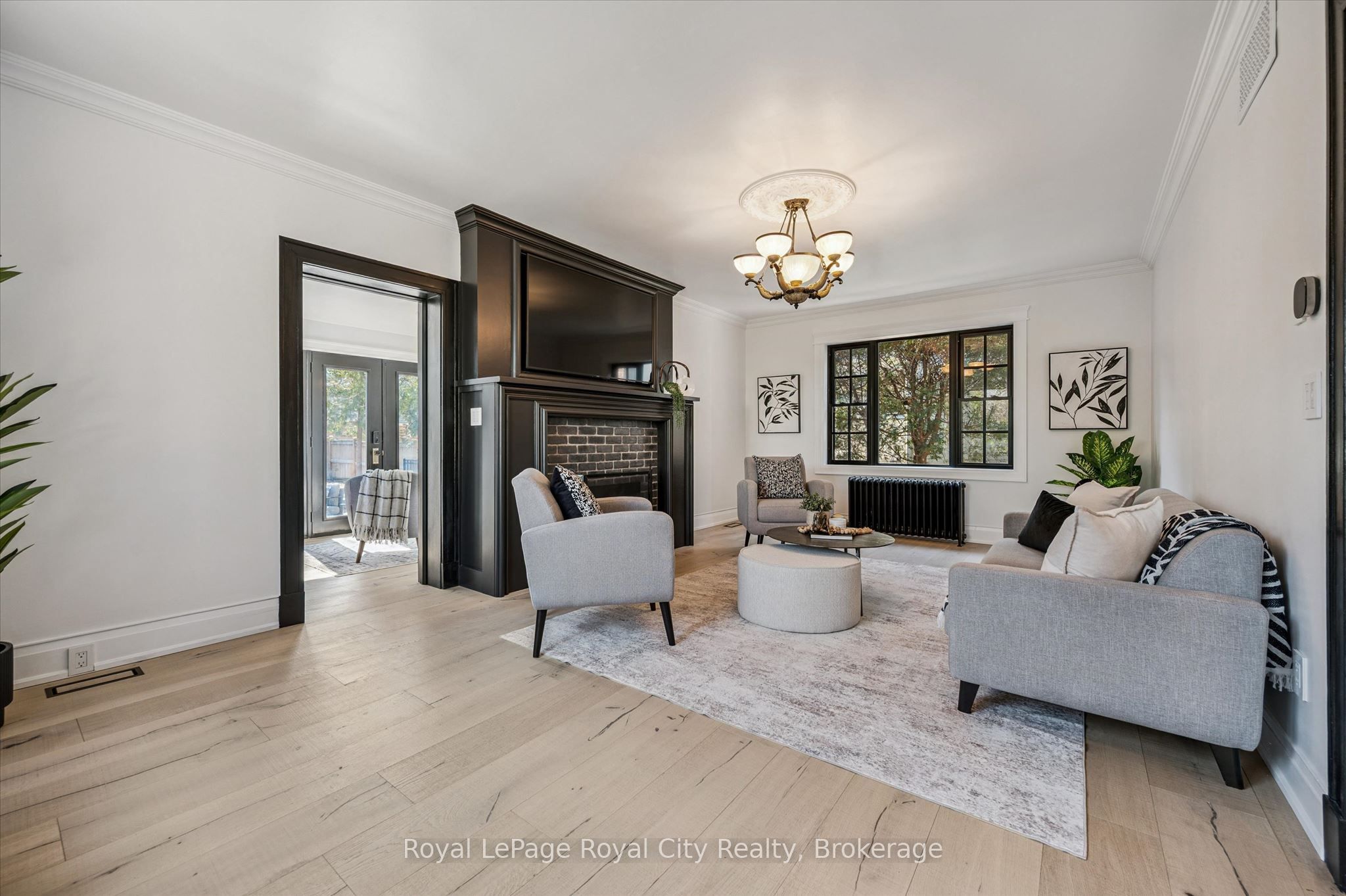 87 University Avenue W Property Photo 7