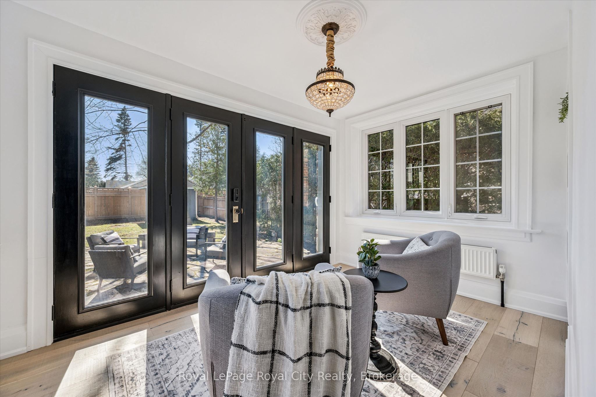 87 University Avenue W Property Photo 11