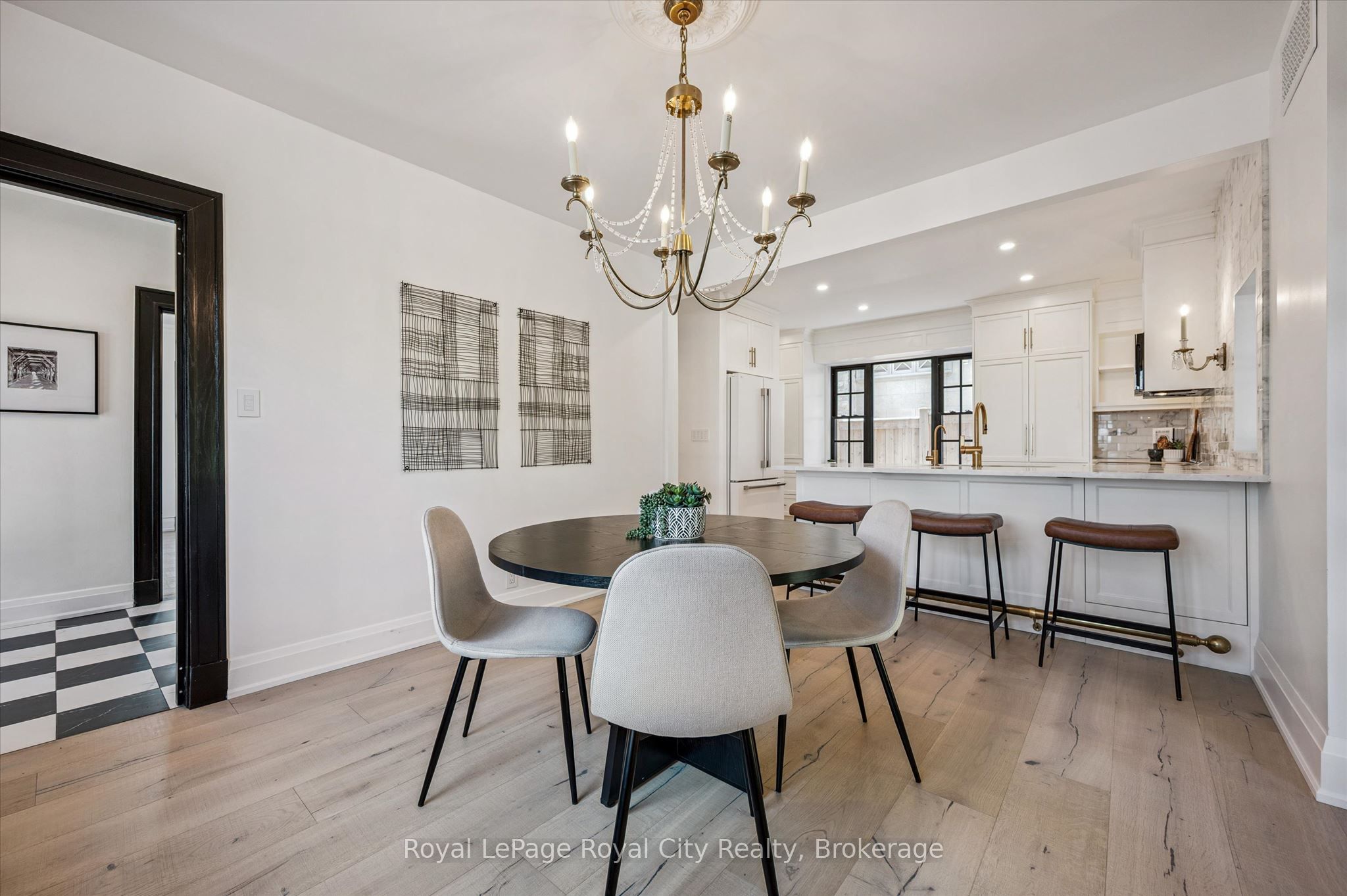 87 University Avenue W Property Photo 14