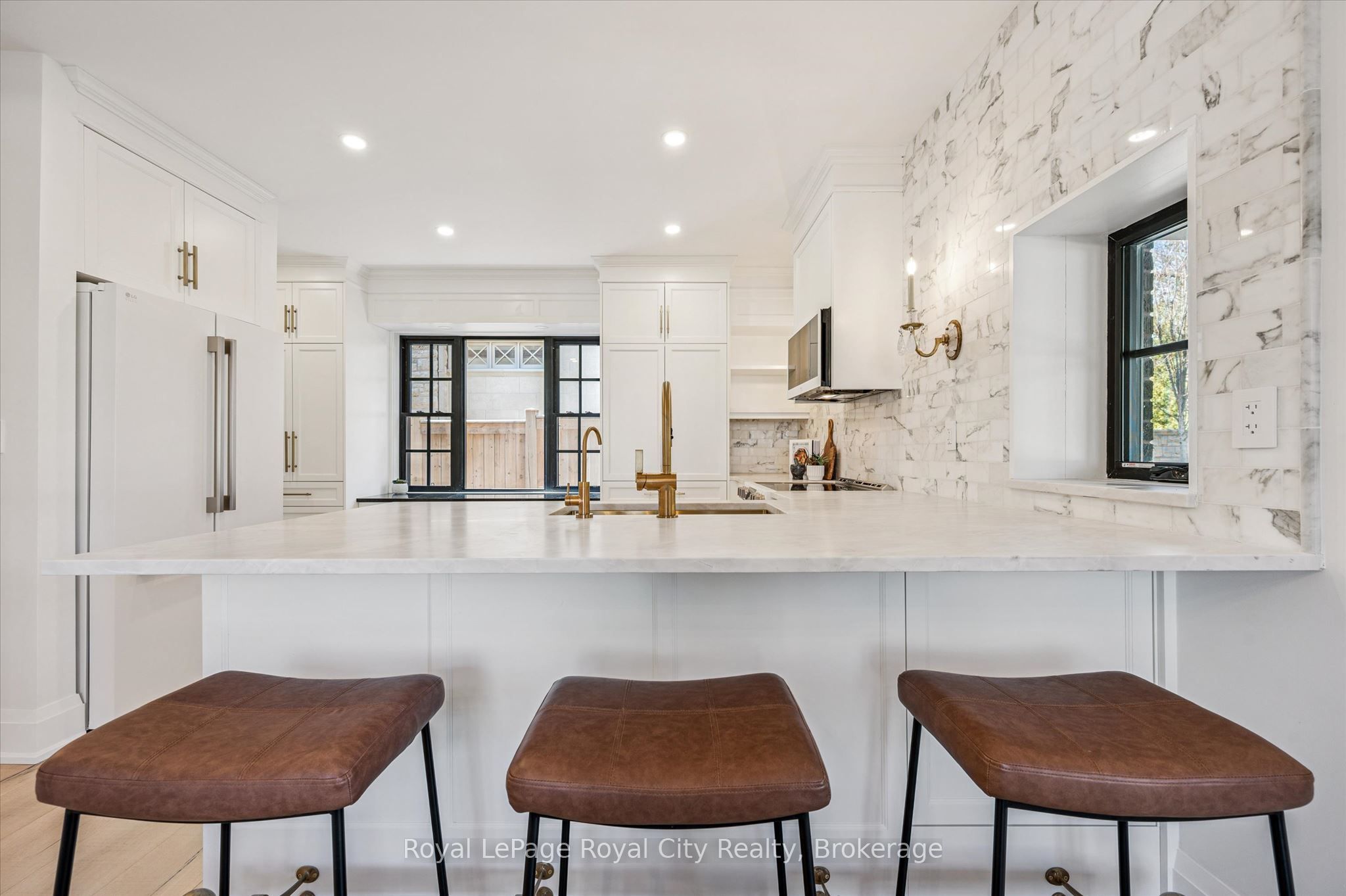 87 University Avenue W Property Photo 15