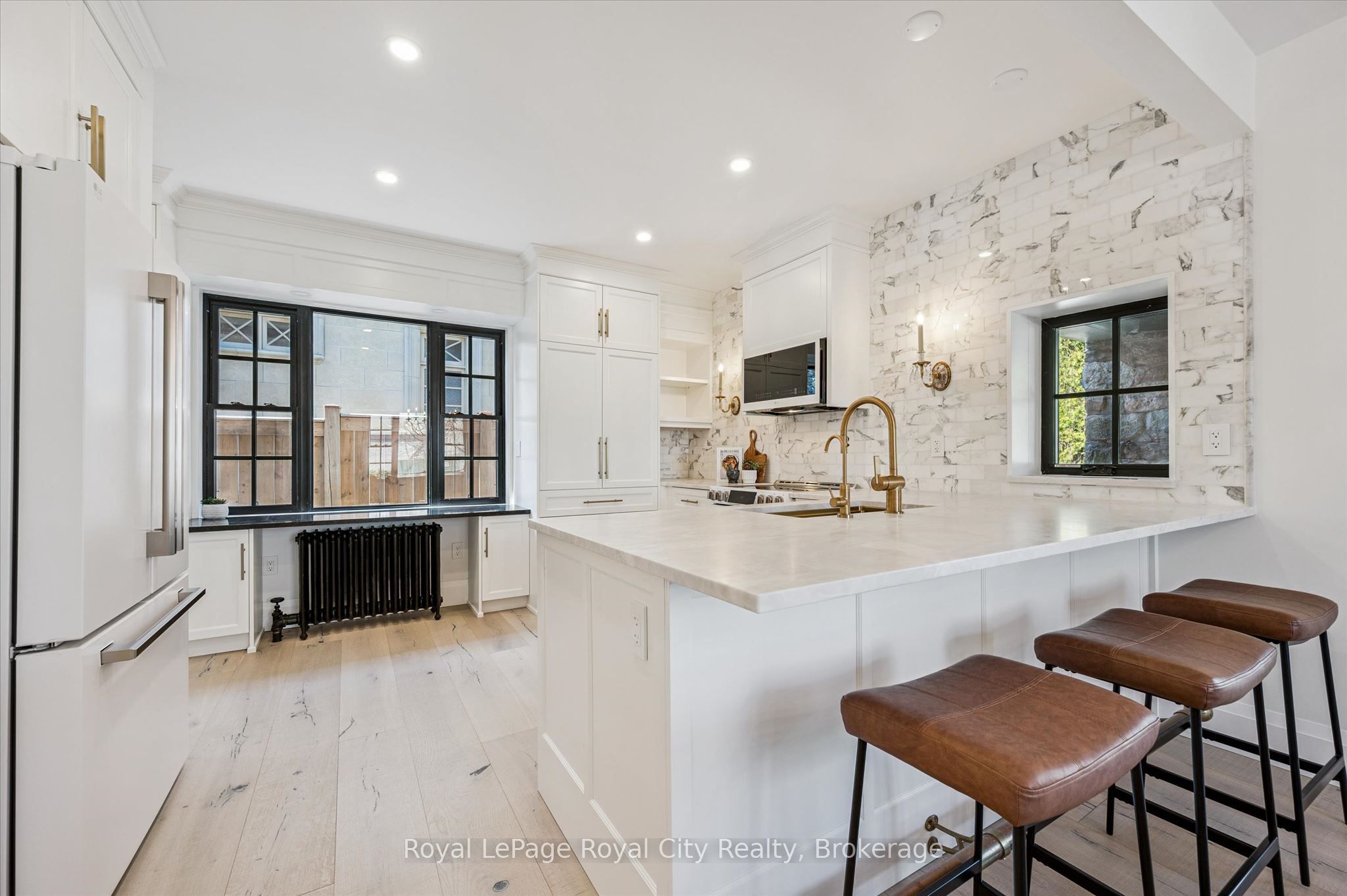 87 University Avenue W Property Photo 16