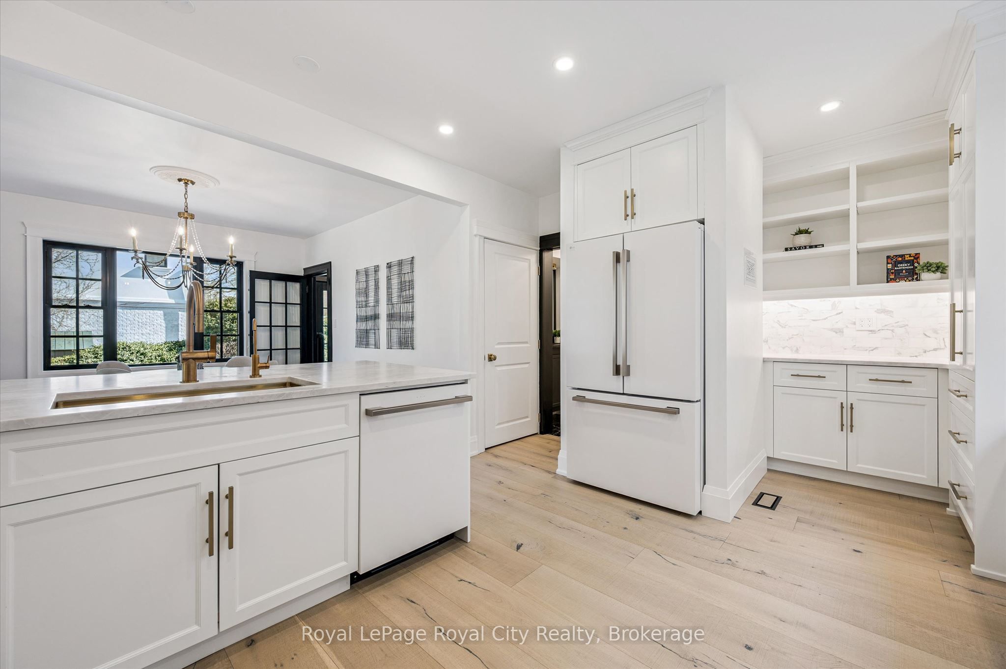 87 University Avenue W Property Photo 19