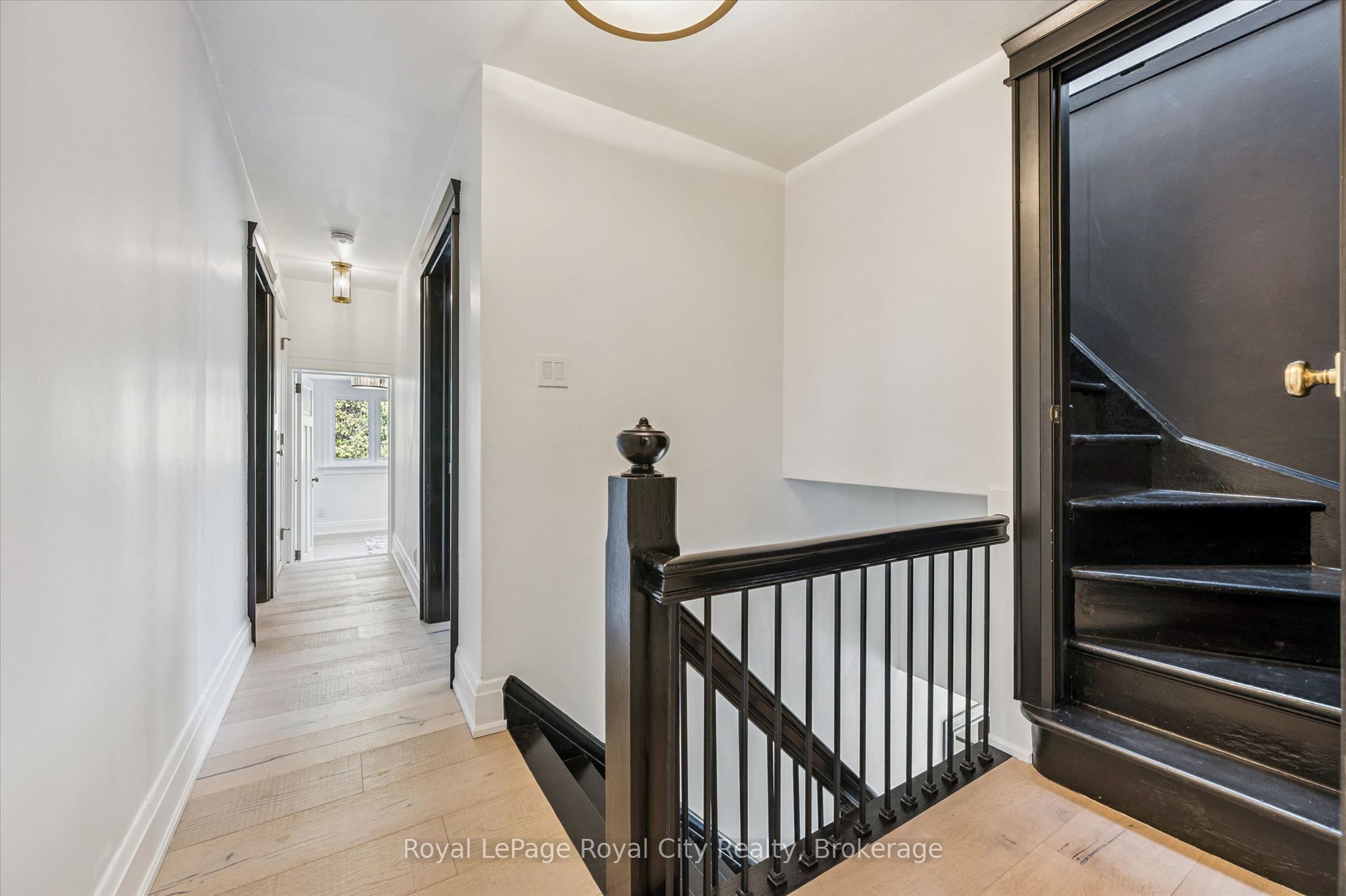 87 University Avenue W Property Photo 22