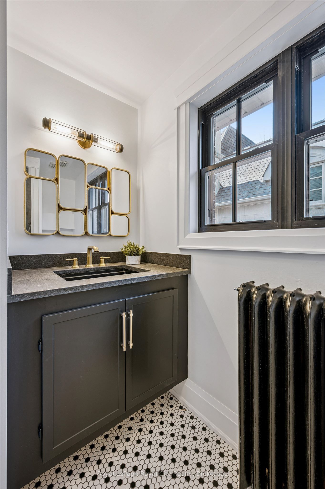87 University Avenue W Property Photo 25