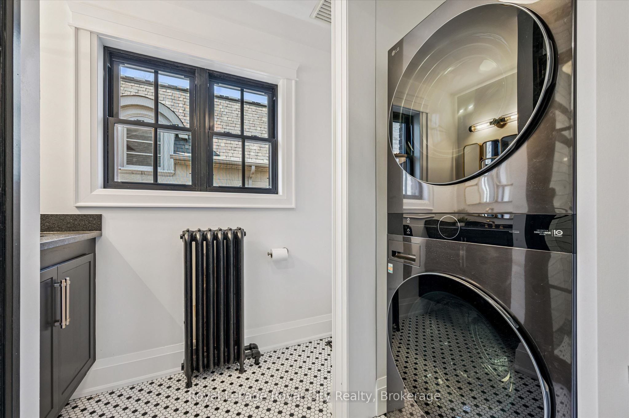 87 University Avenue W Property Photo 27