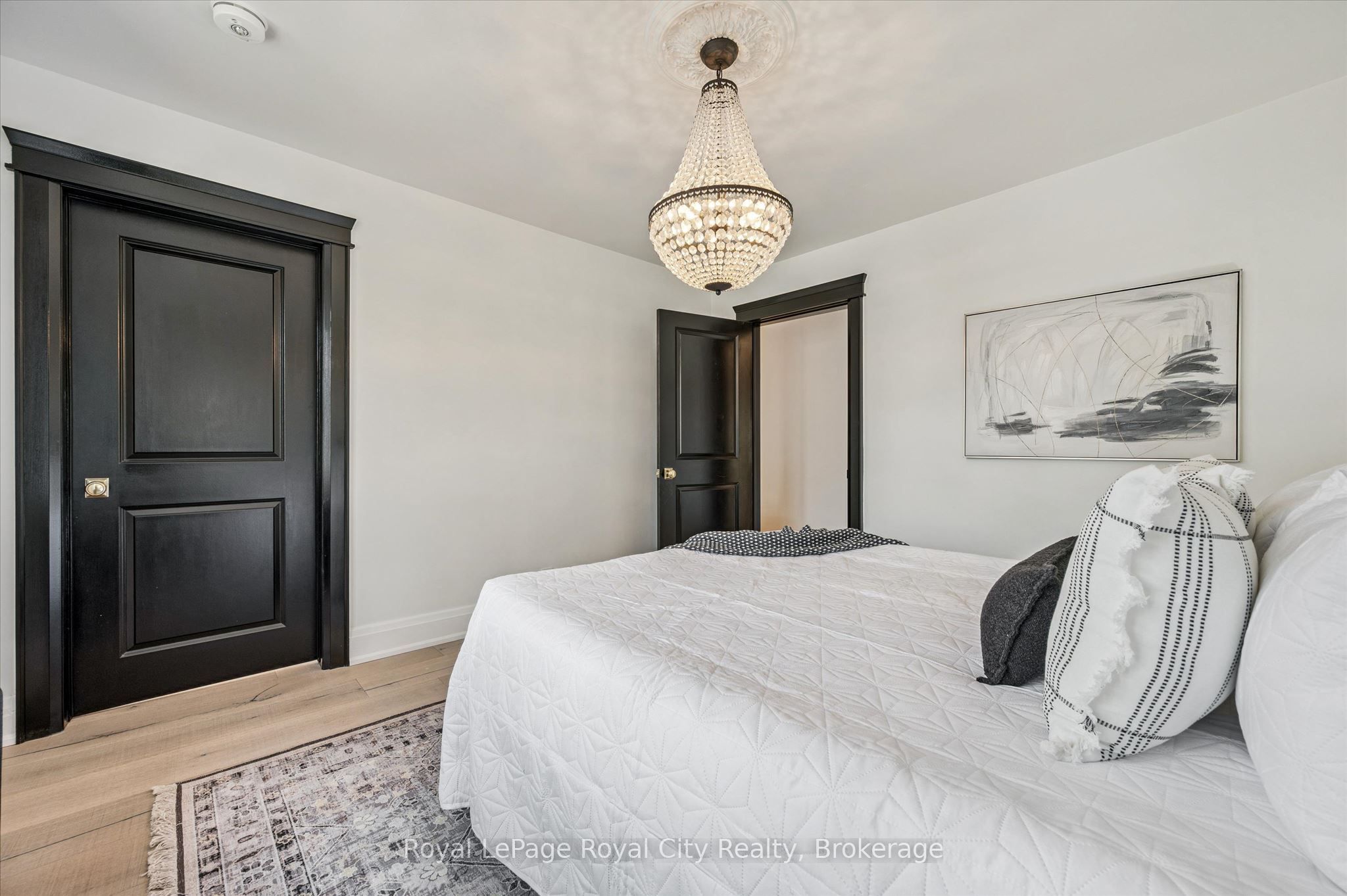 87 University Avenue W Property Photo 29