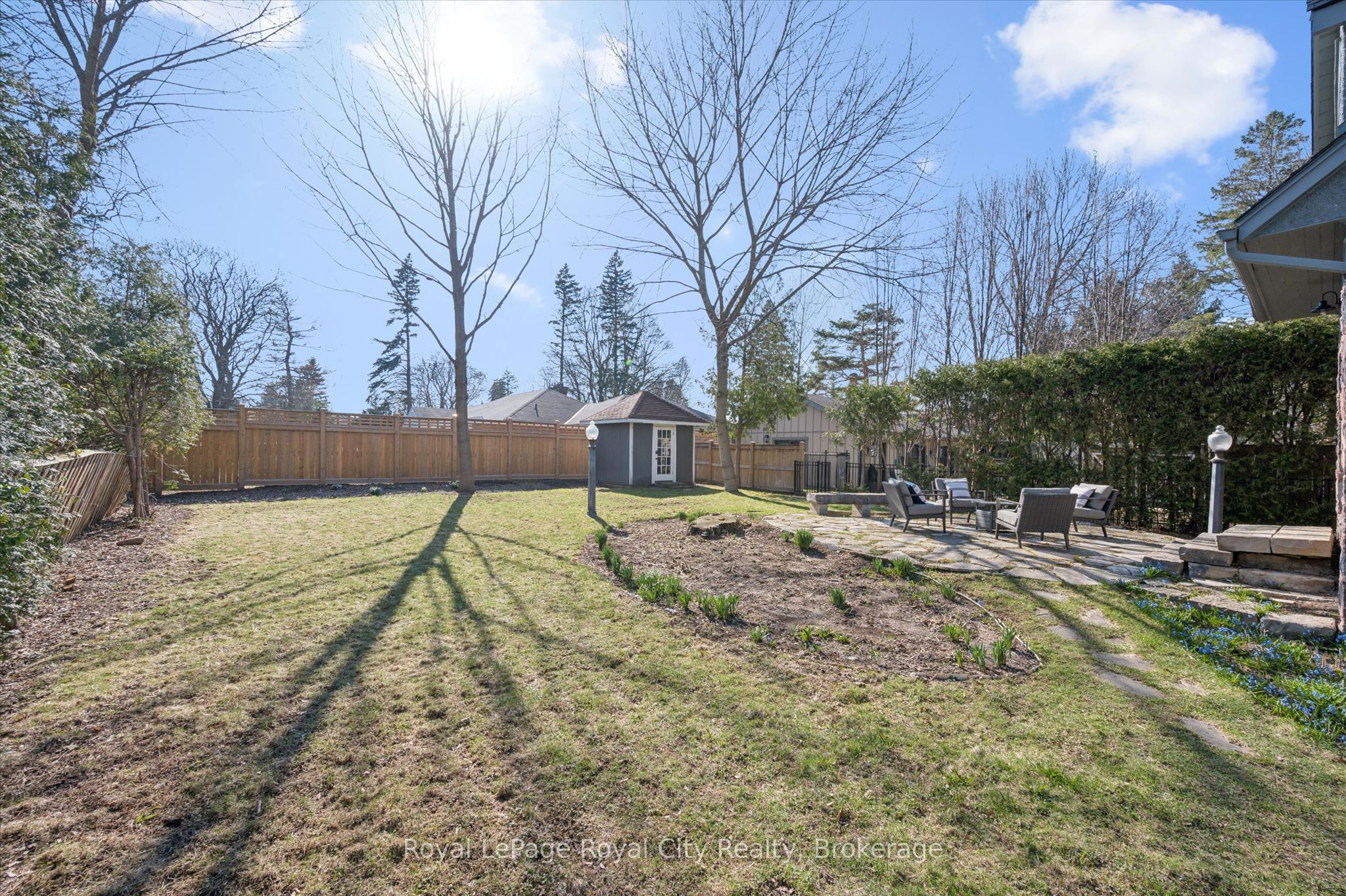 87 University Avenue W Property Photo 41