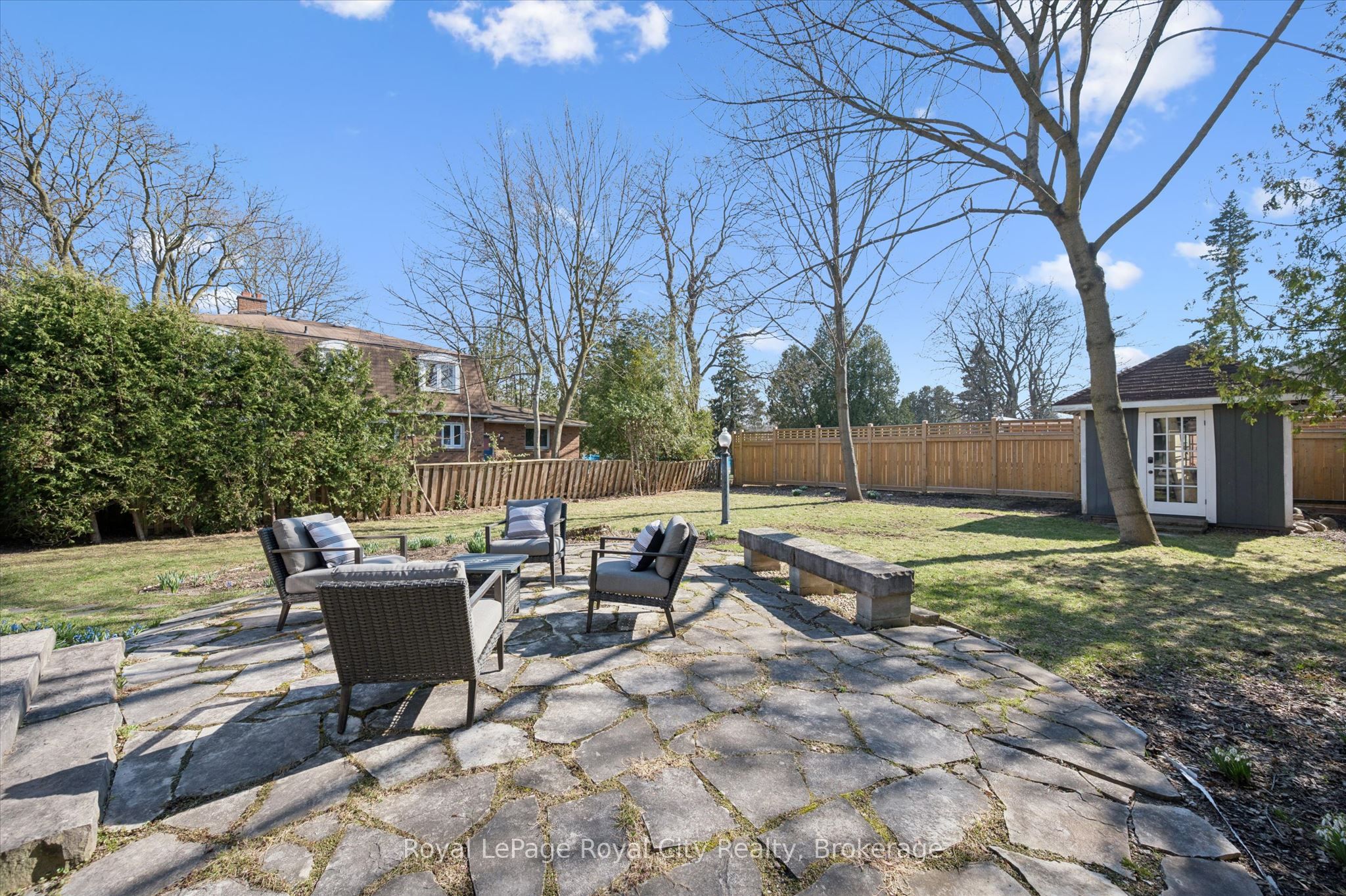 87 University Avenue W Property Photo 46