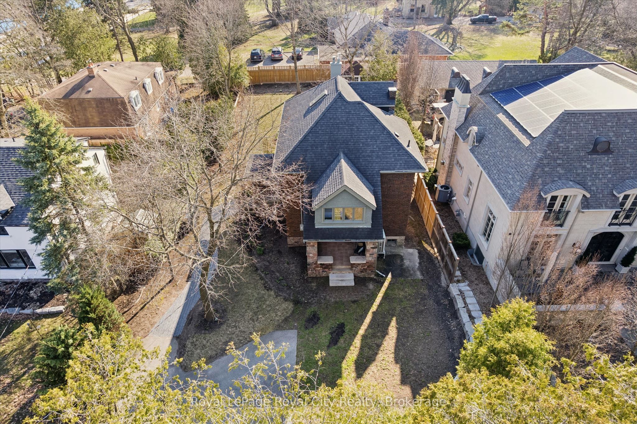 87 University Avenue W Property Photo 48