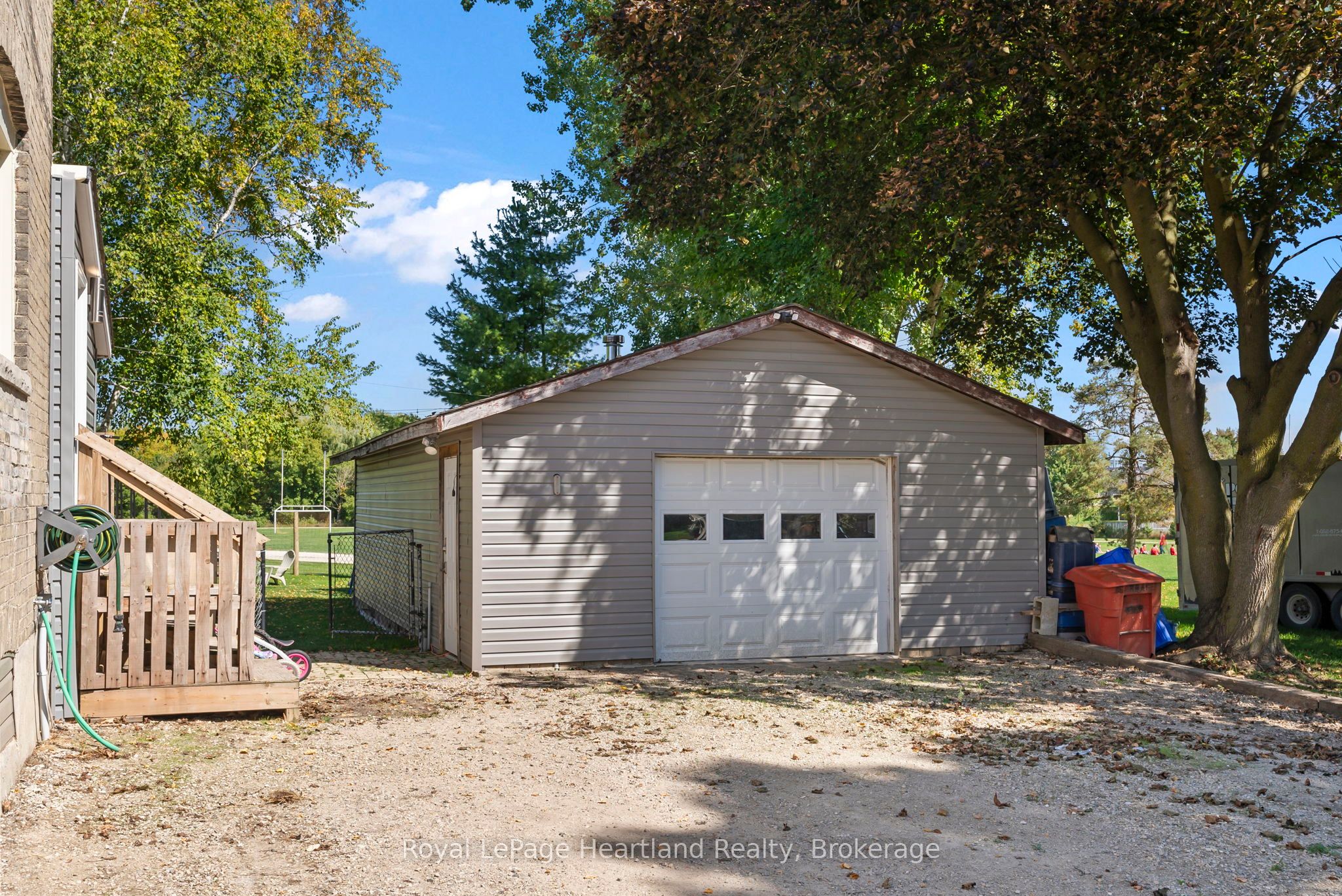 555 Raglan Street Property Photo 6