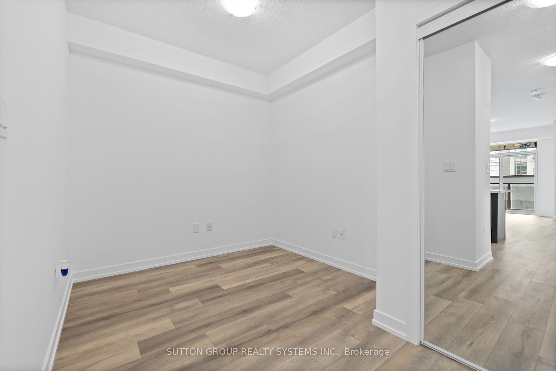 470 Dundas Street 617 Property Photo 11