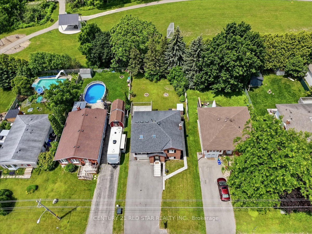 475 Forfar Street E Property Photo 2