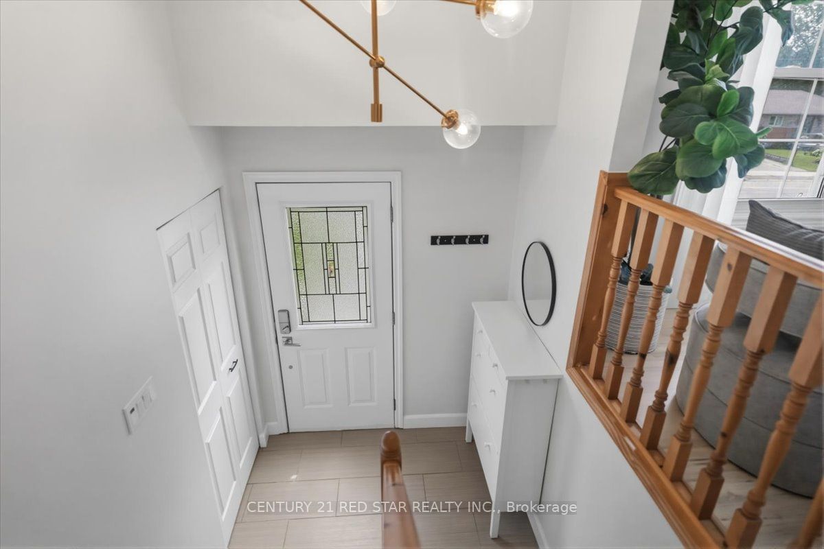 475 Forfar Street E Property Photo 3