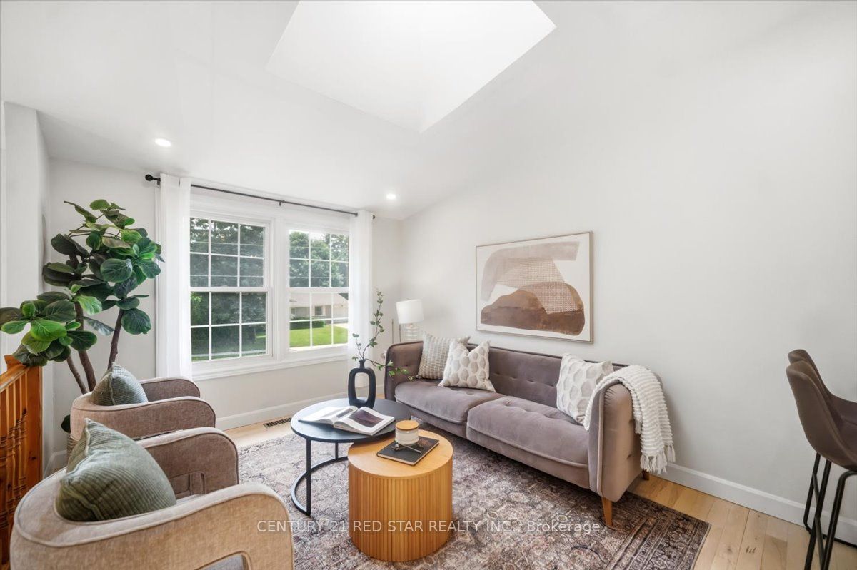 475 Forfar Street E Property Photo 10