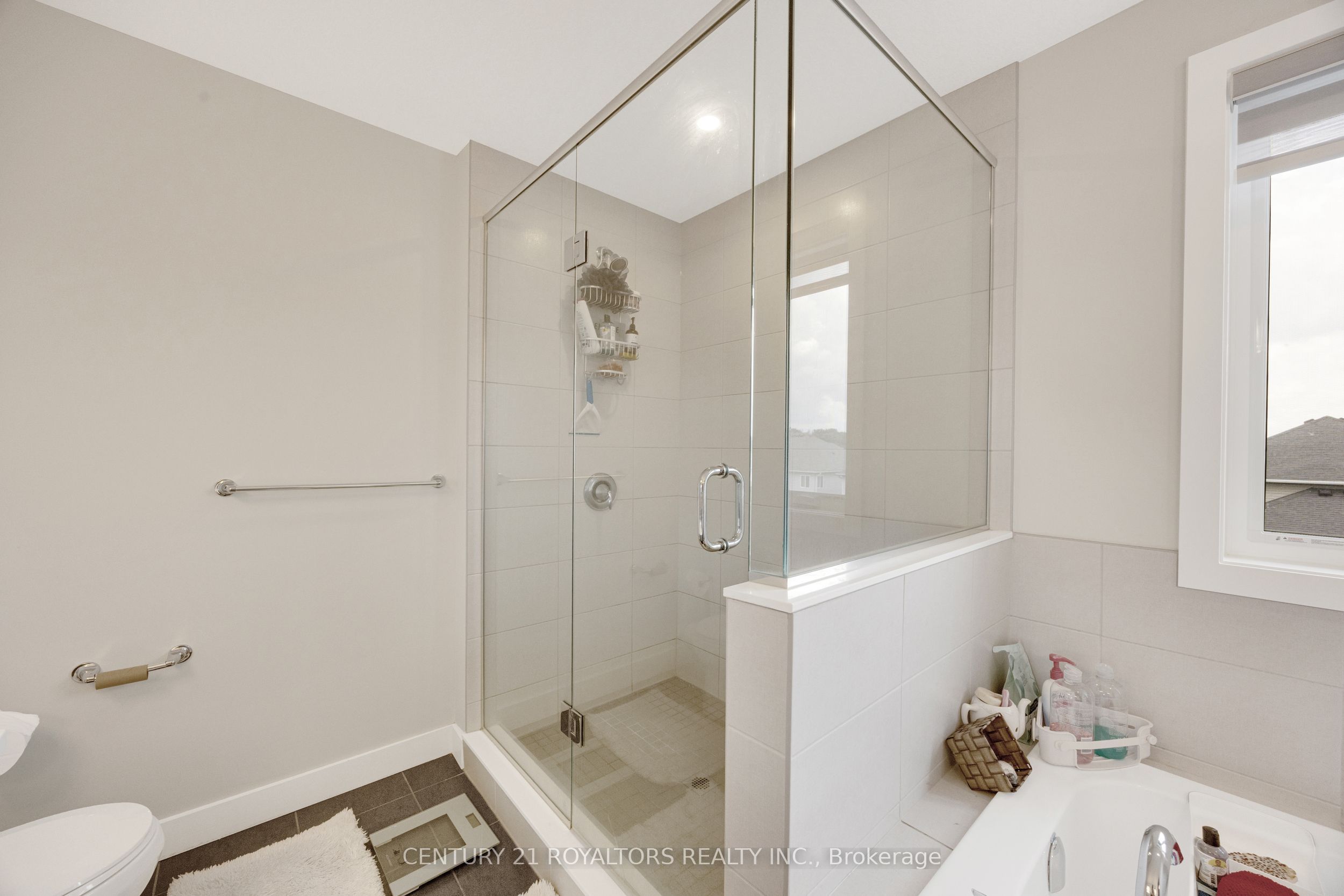 6 Sutherland Crescent Property Photo 25