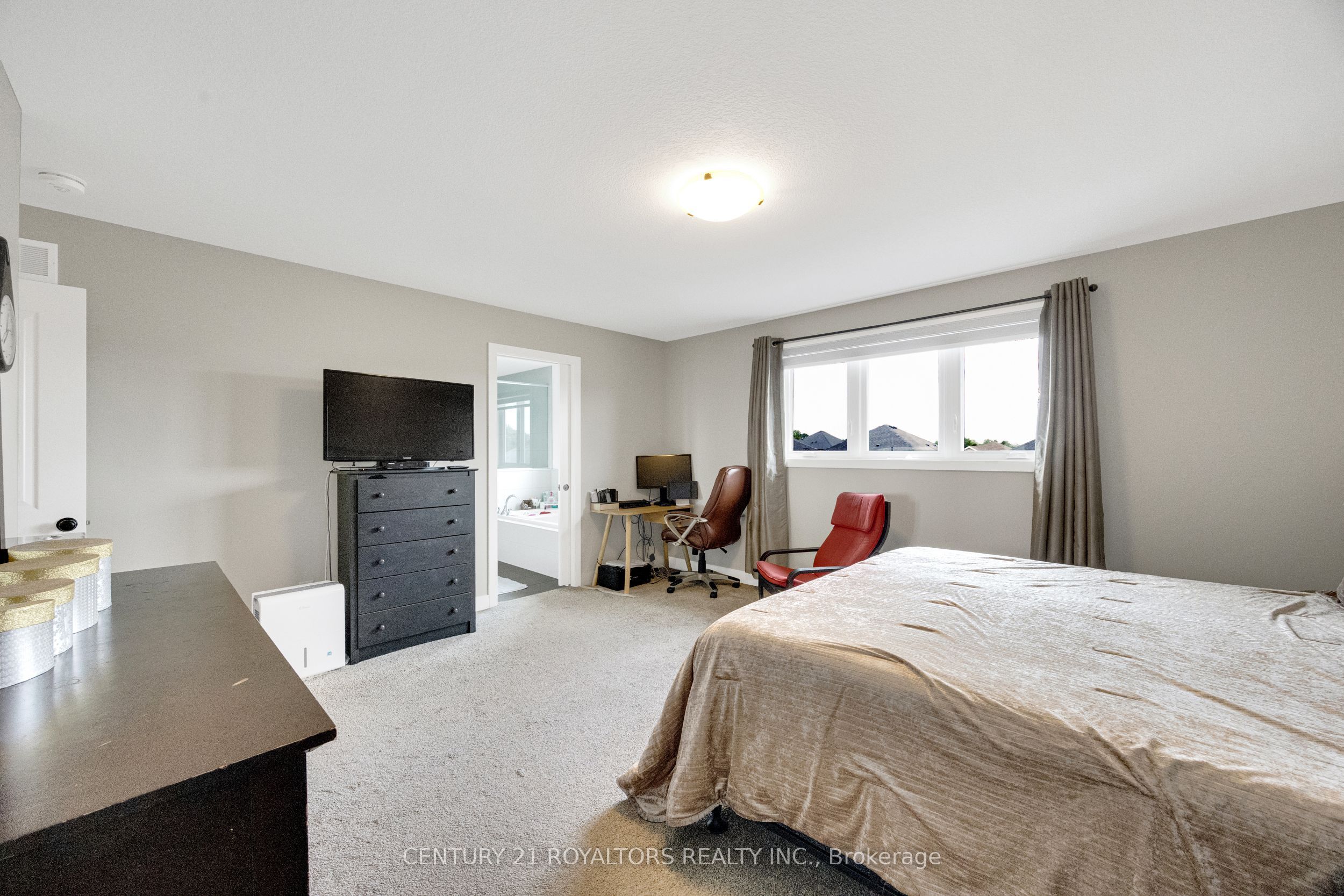 6 Sutherland Crescent Property Photo 27