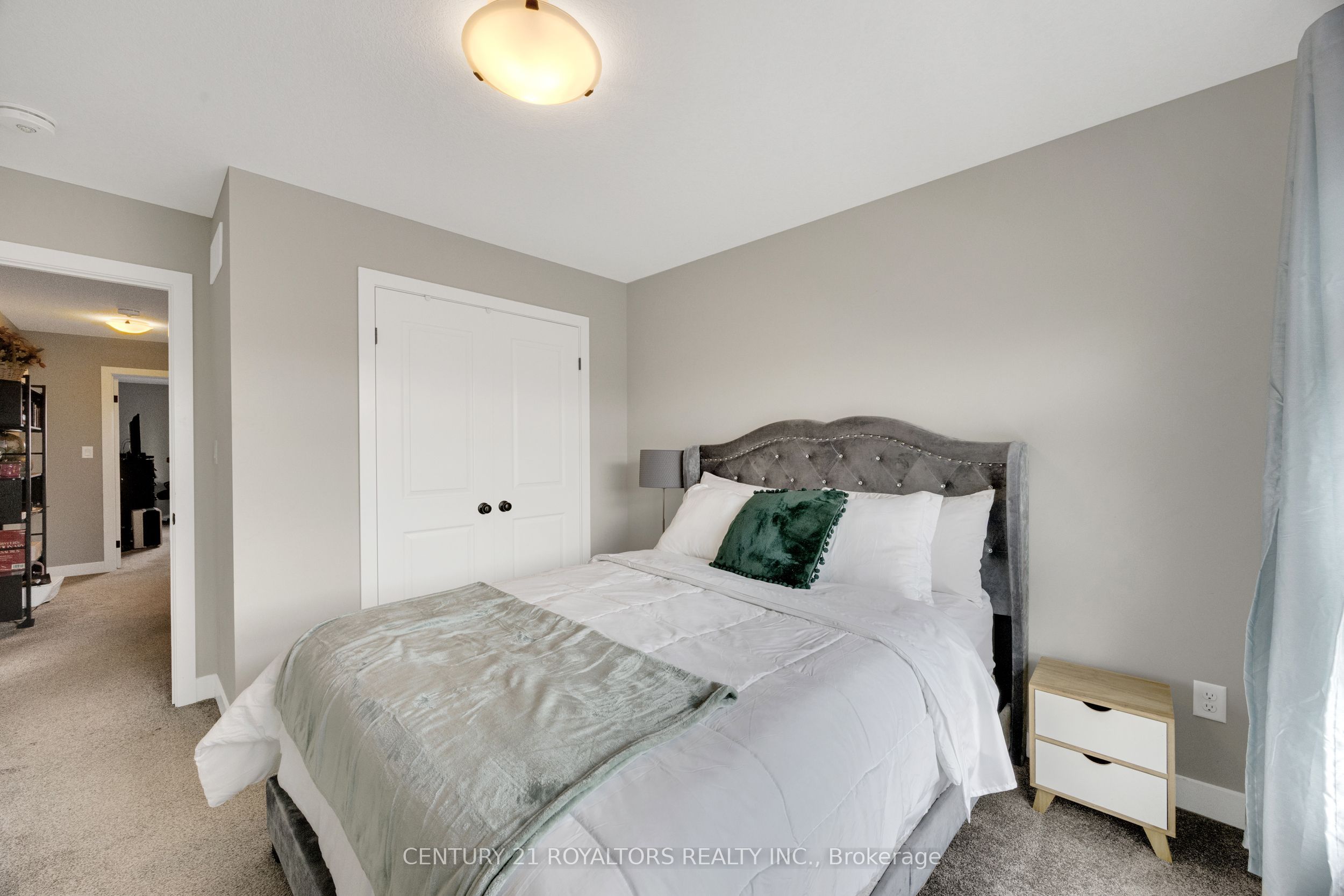 6 Sutherland Crescent Property Photo 30