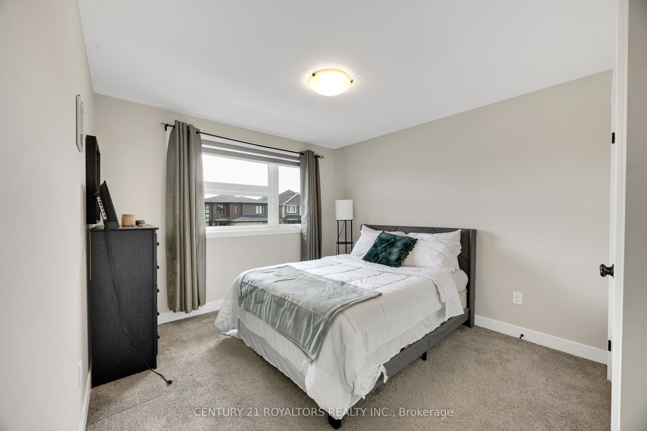6 Sutherland Crescent Property Photo 31
