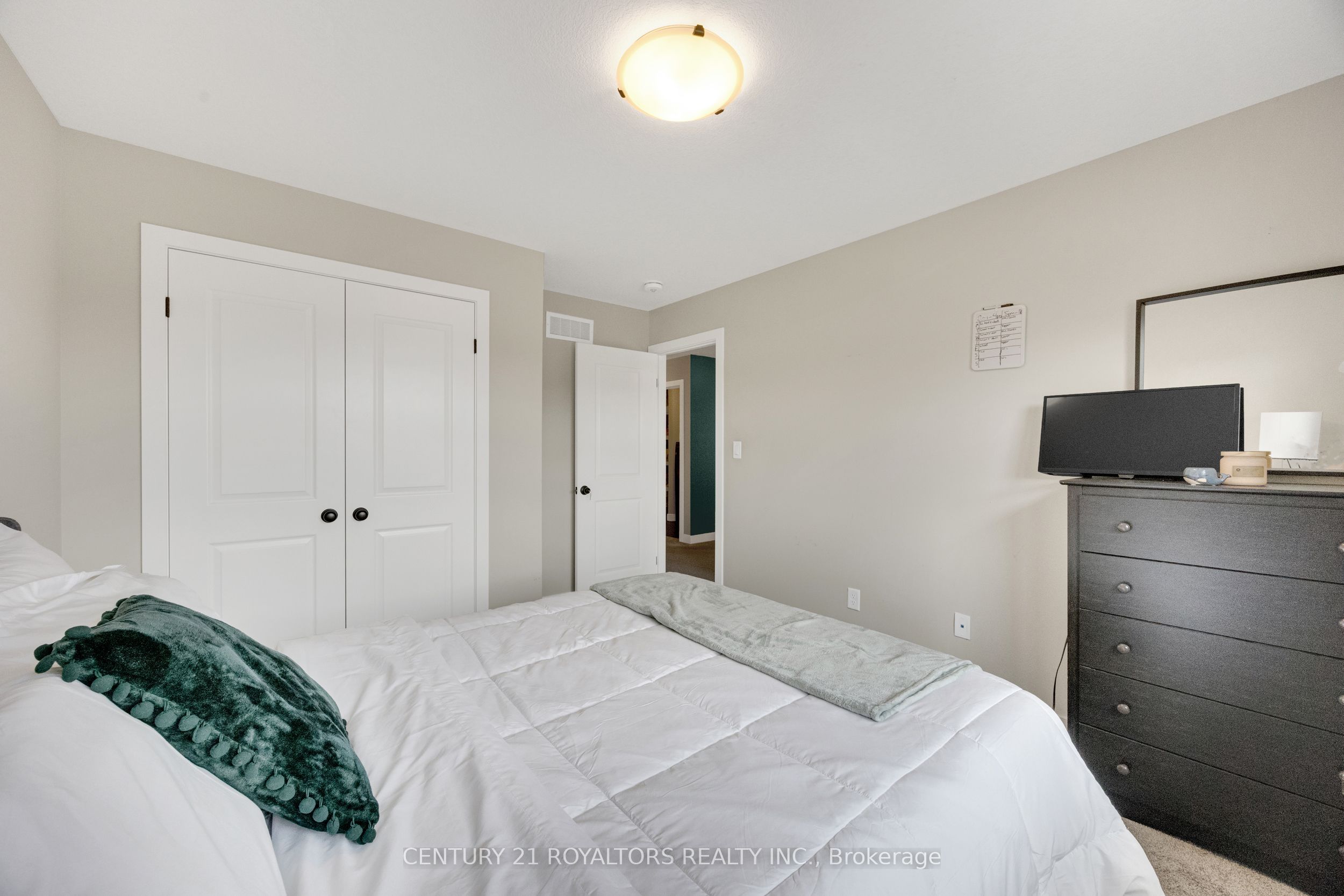 6 Sutherland Crescent Property Photo 32