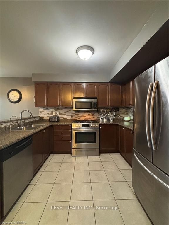 252 Berry Street Property Photo 6