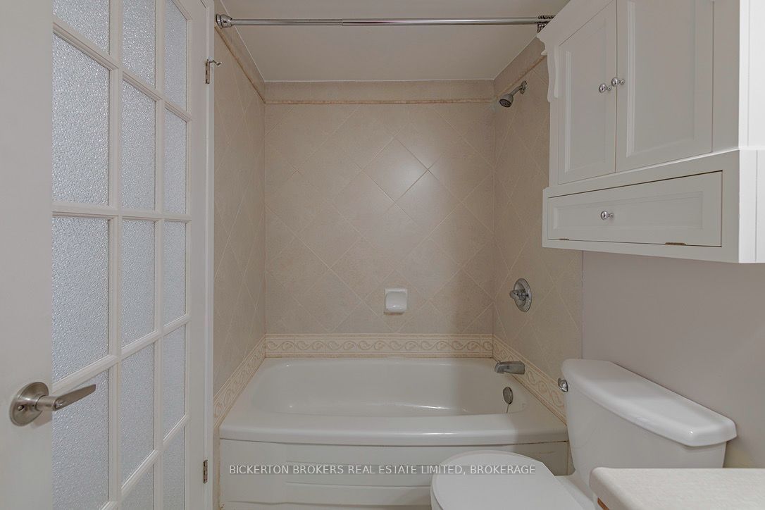550 Talbot Place 301 Property Photo 9