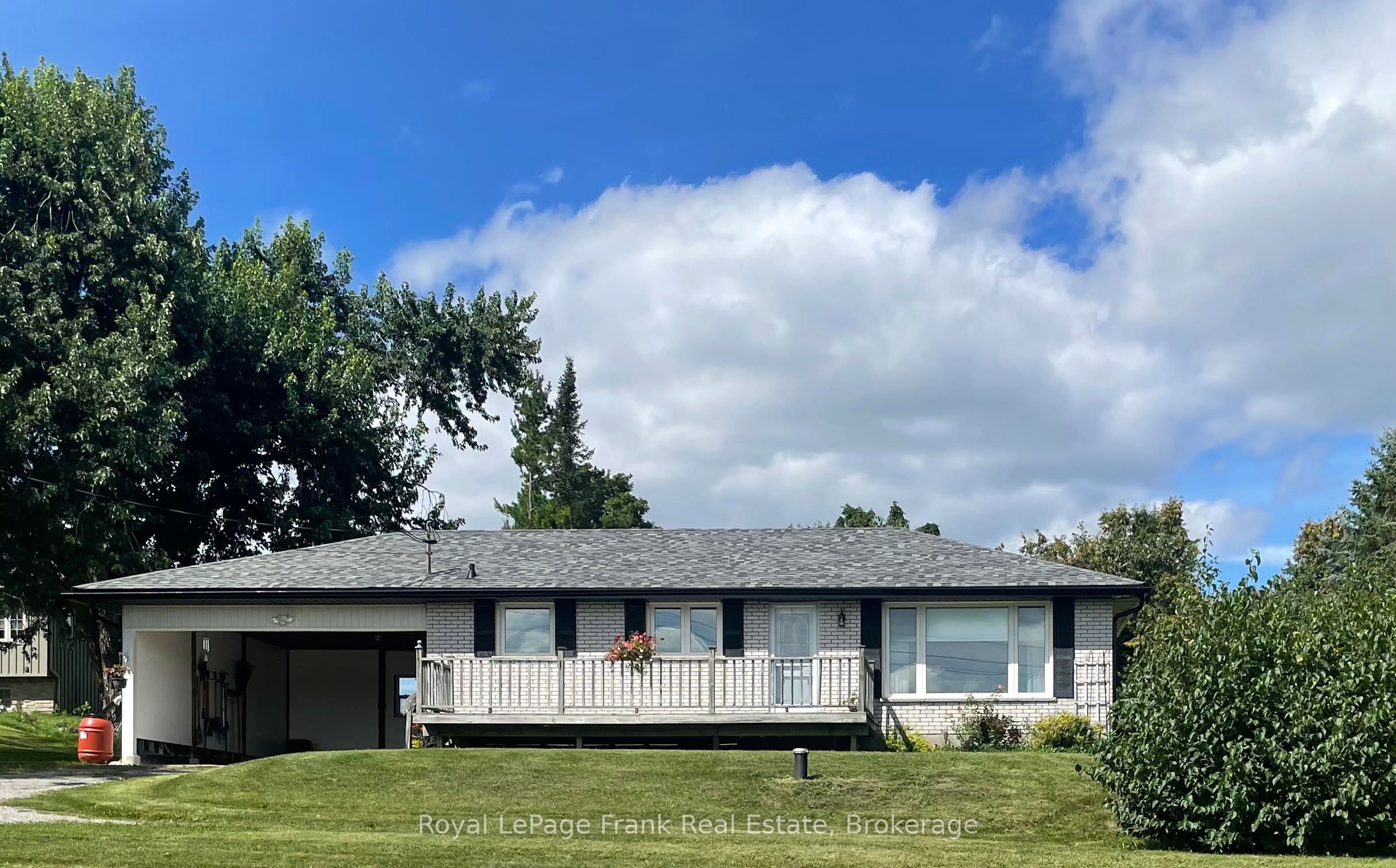 1834 7th Line Property Photo 1