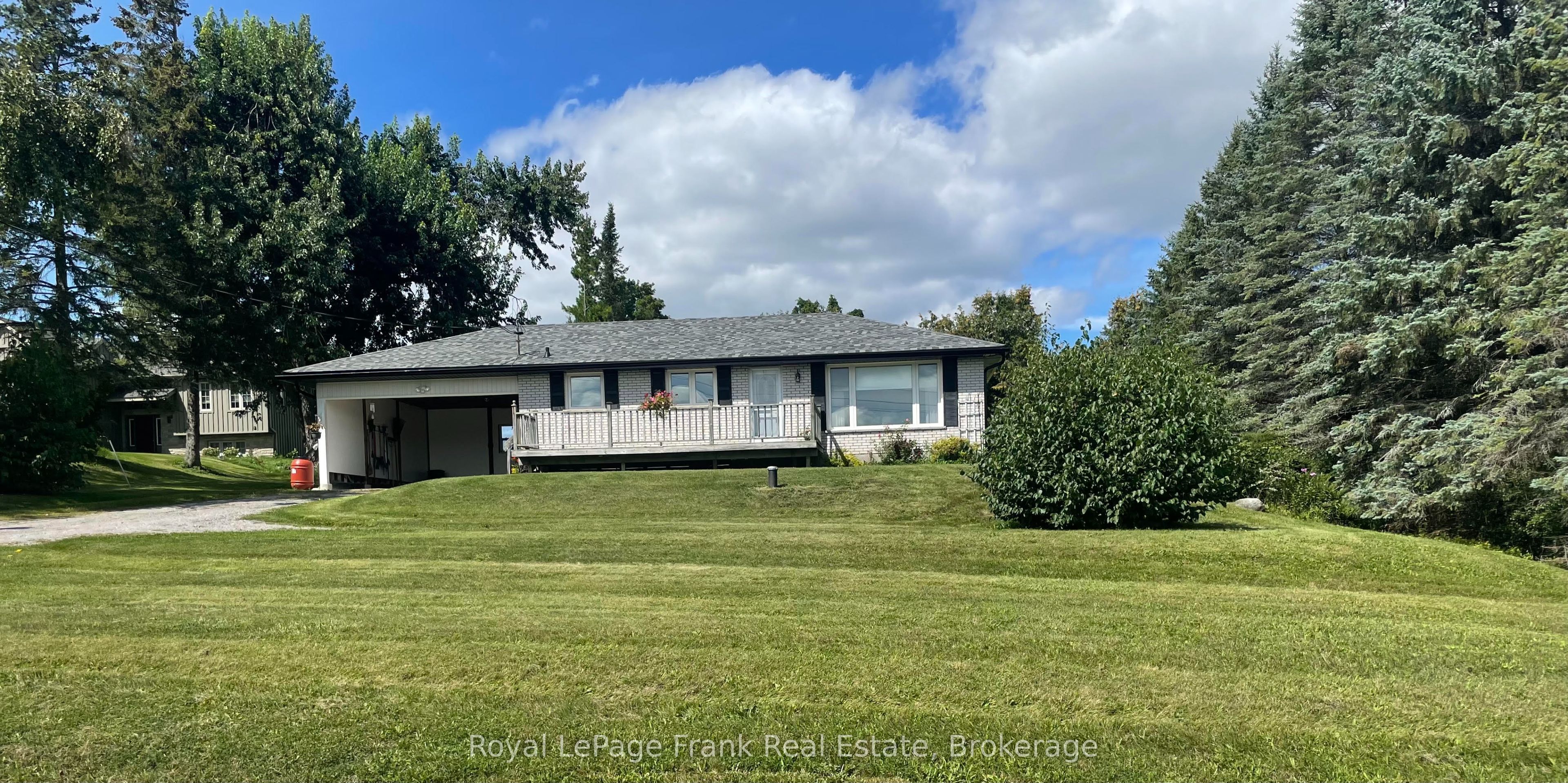 1834 7th Line Property Photo 2