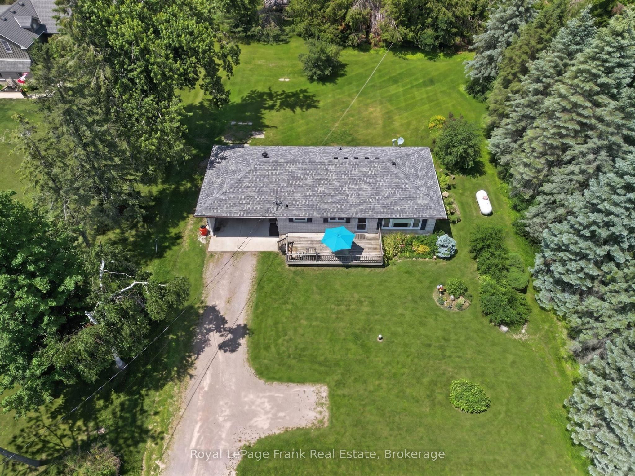 1834 7th Line Property Photo 3
