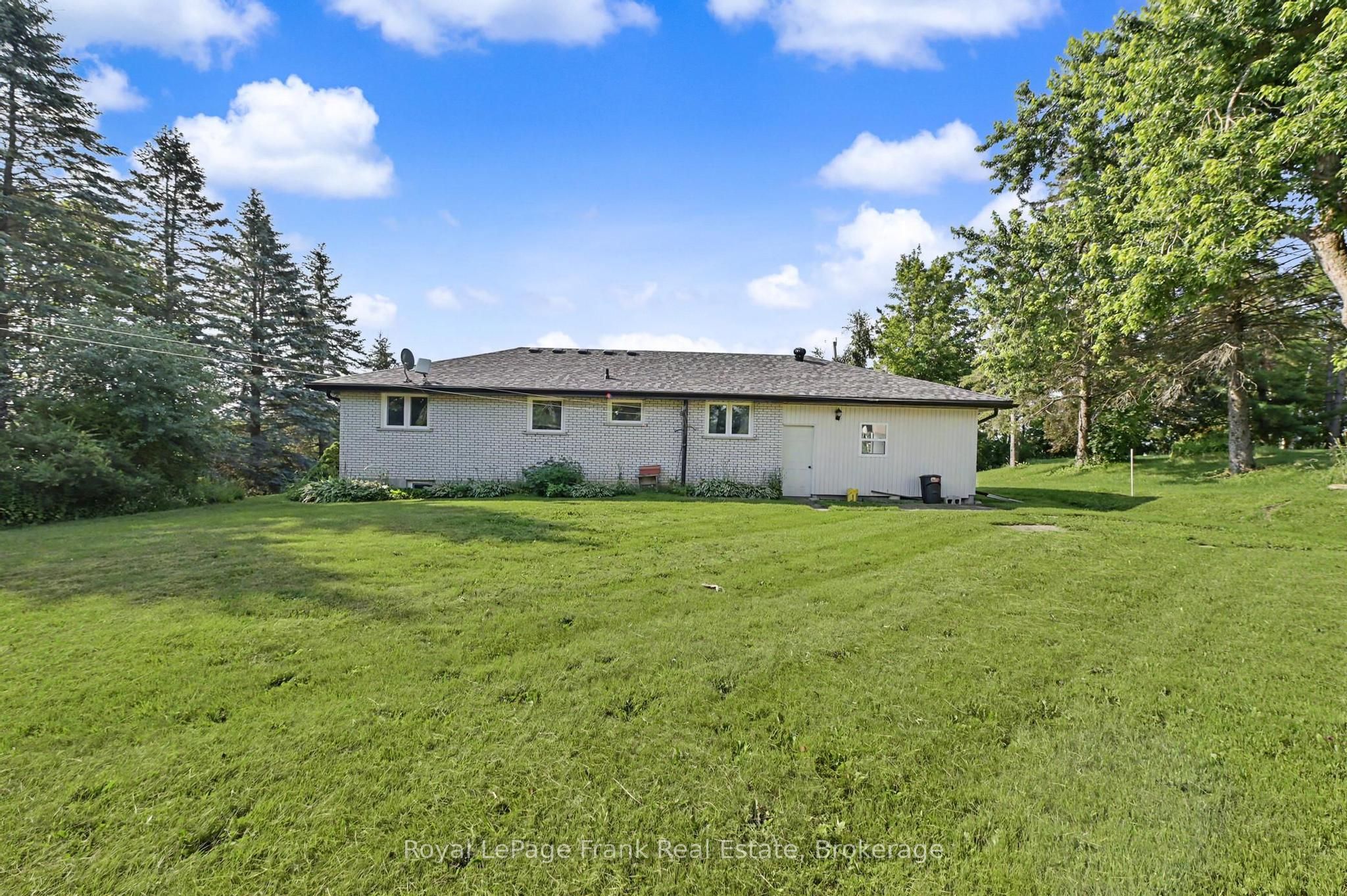 1834 7th Line Property Photo 7