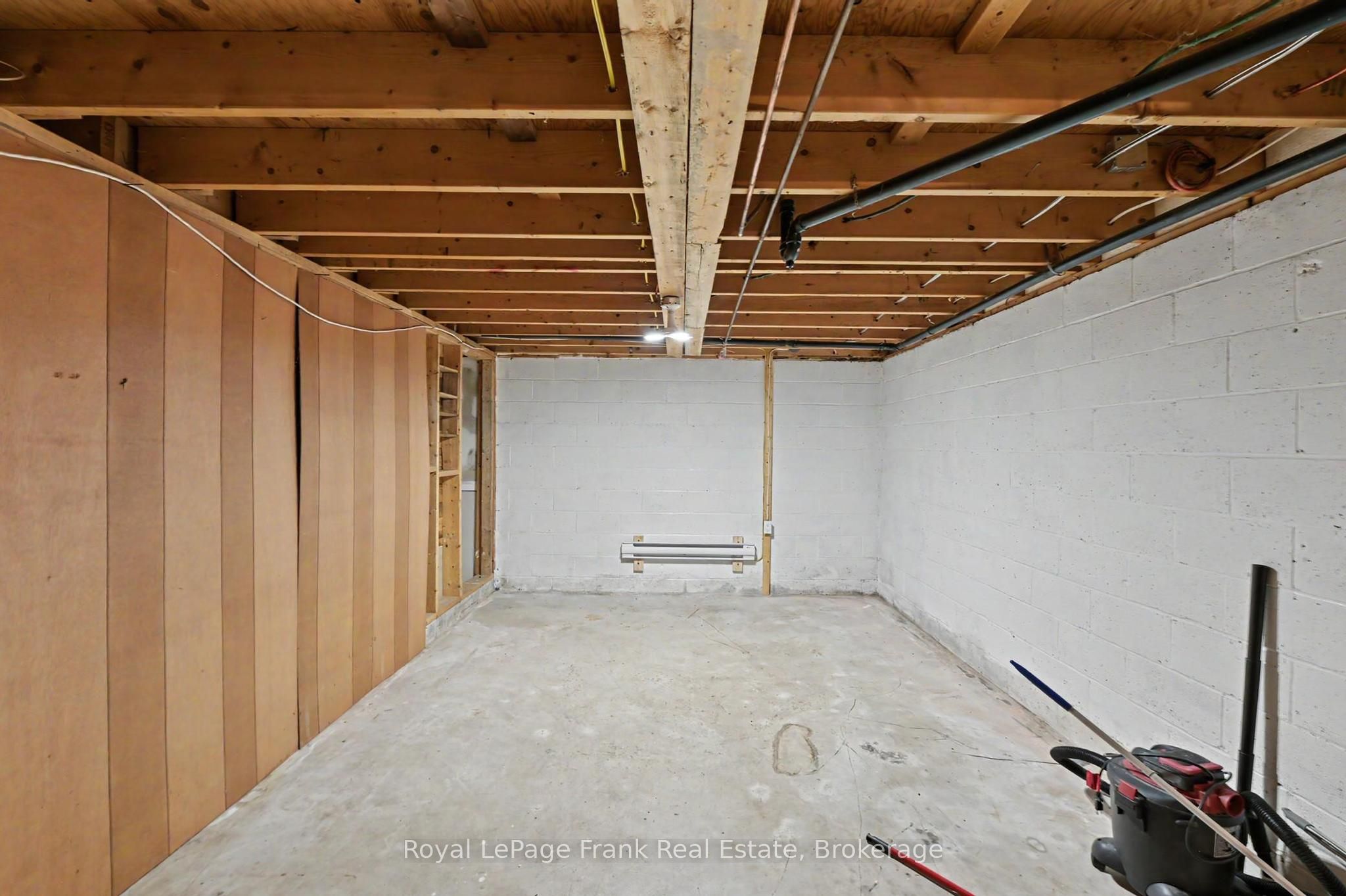 1834 7th Line Property Photo 28
