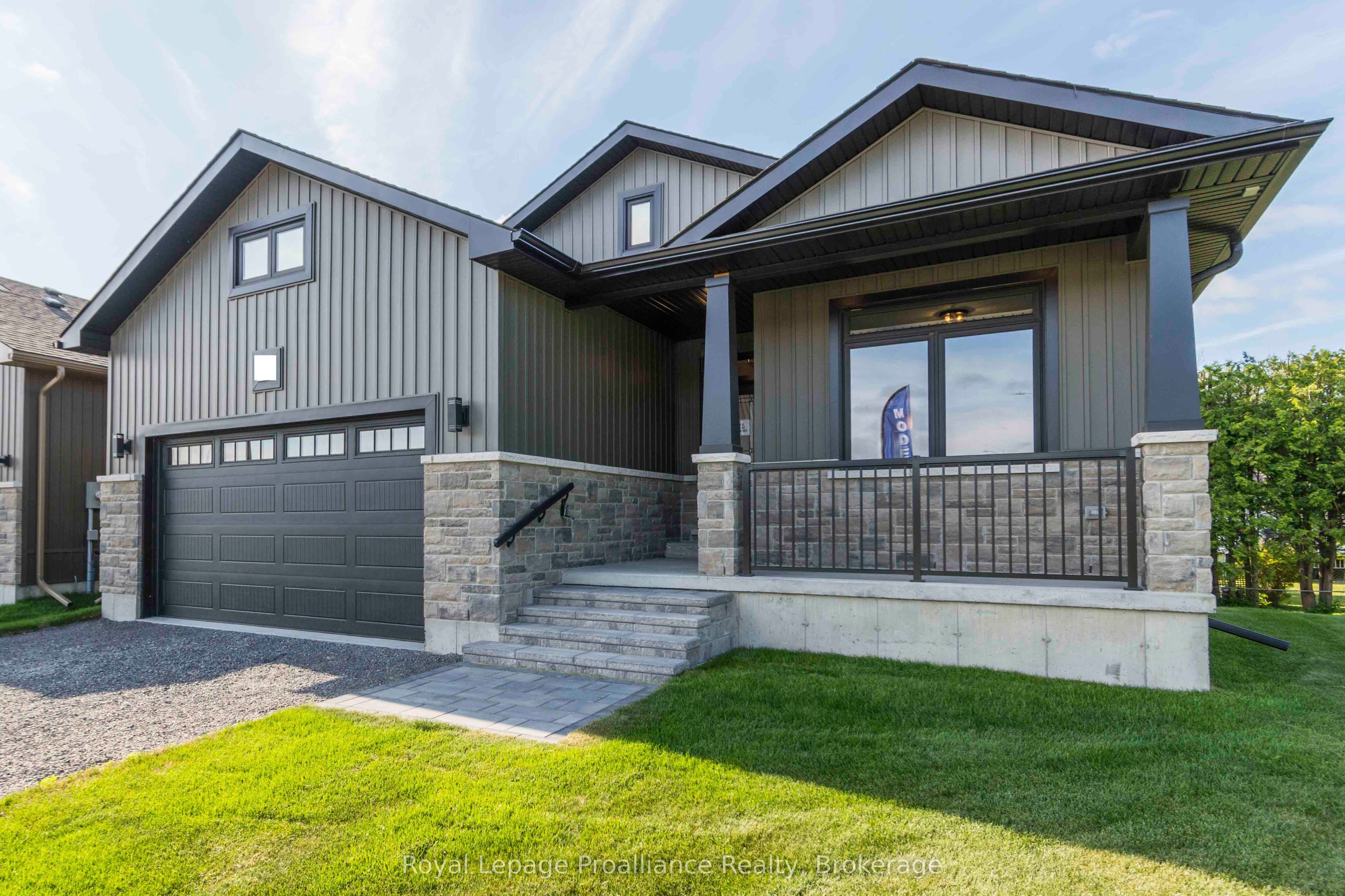 31 MacKenzie John Crescent Property Photo 1
