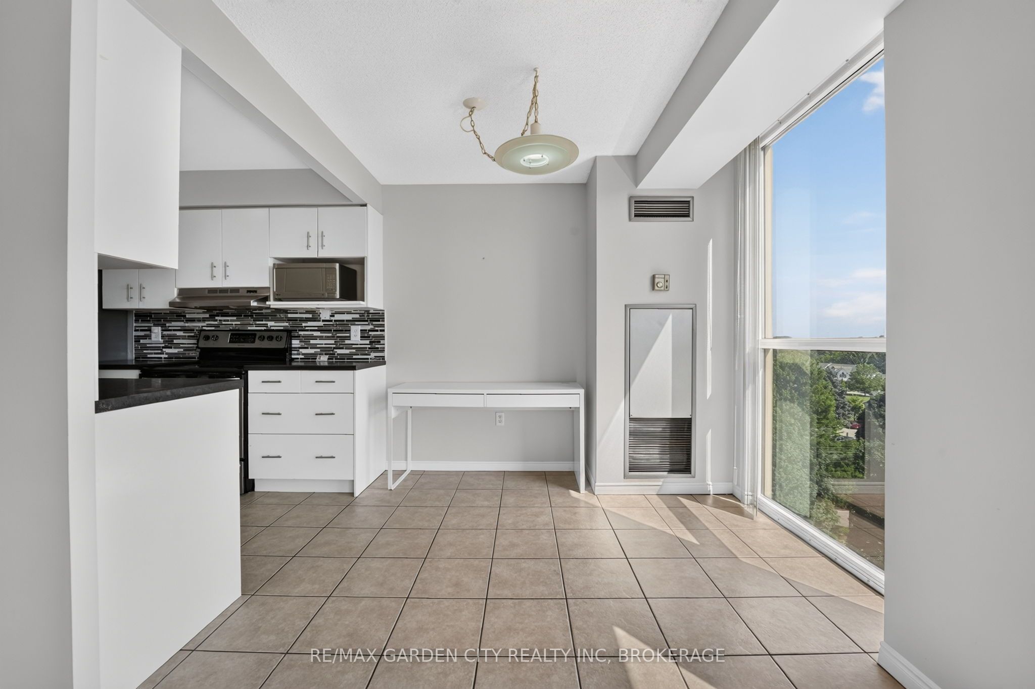 162 Martindale Road 704 Property Photo 15