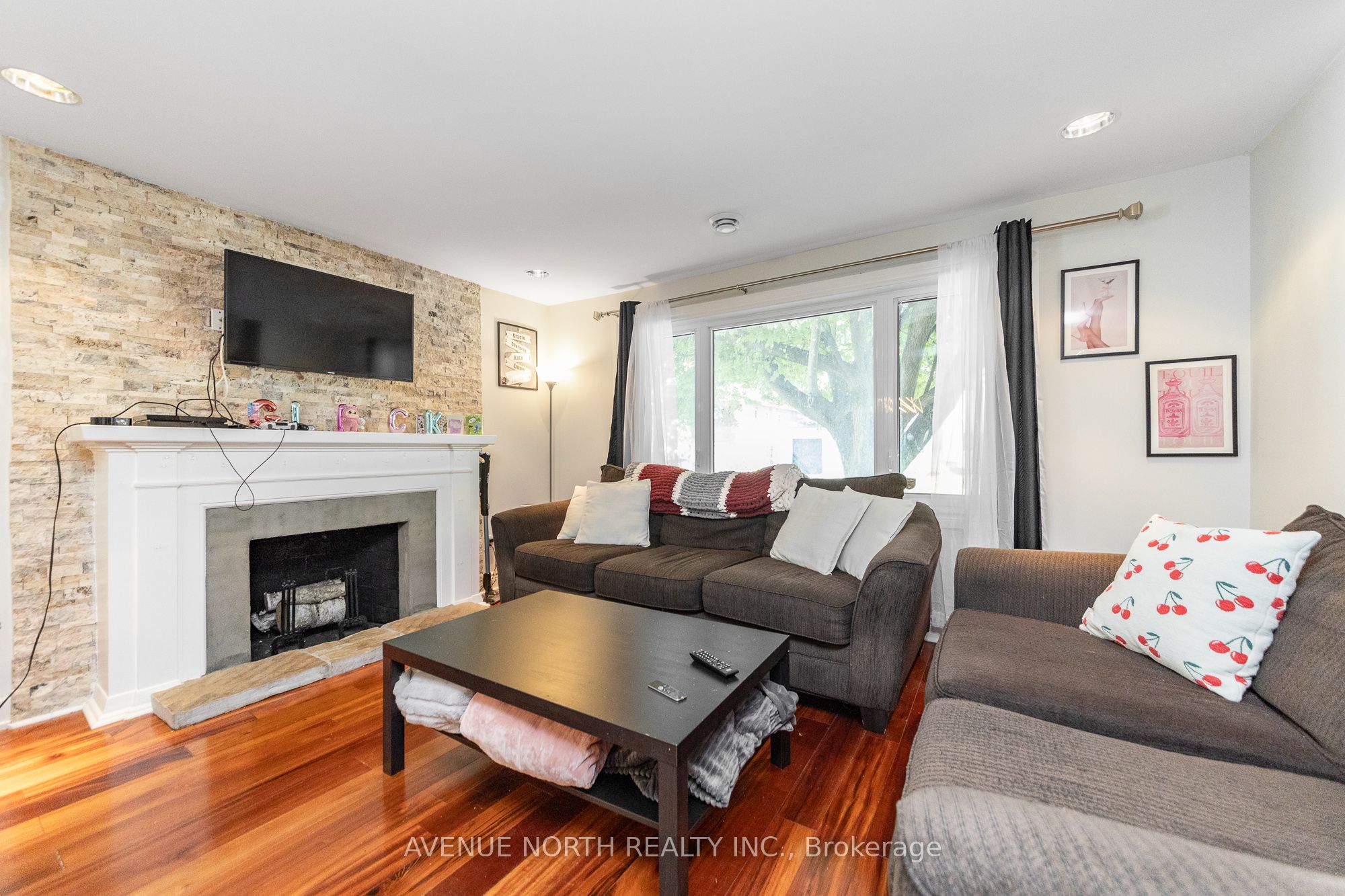 206 Blackburn Avenue Property Photo 4