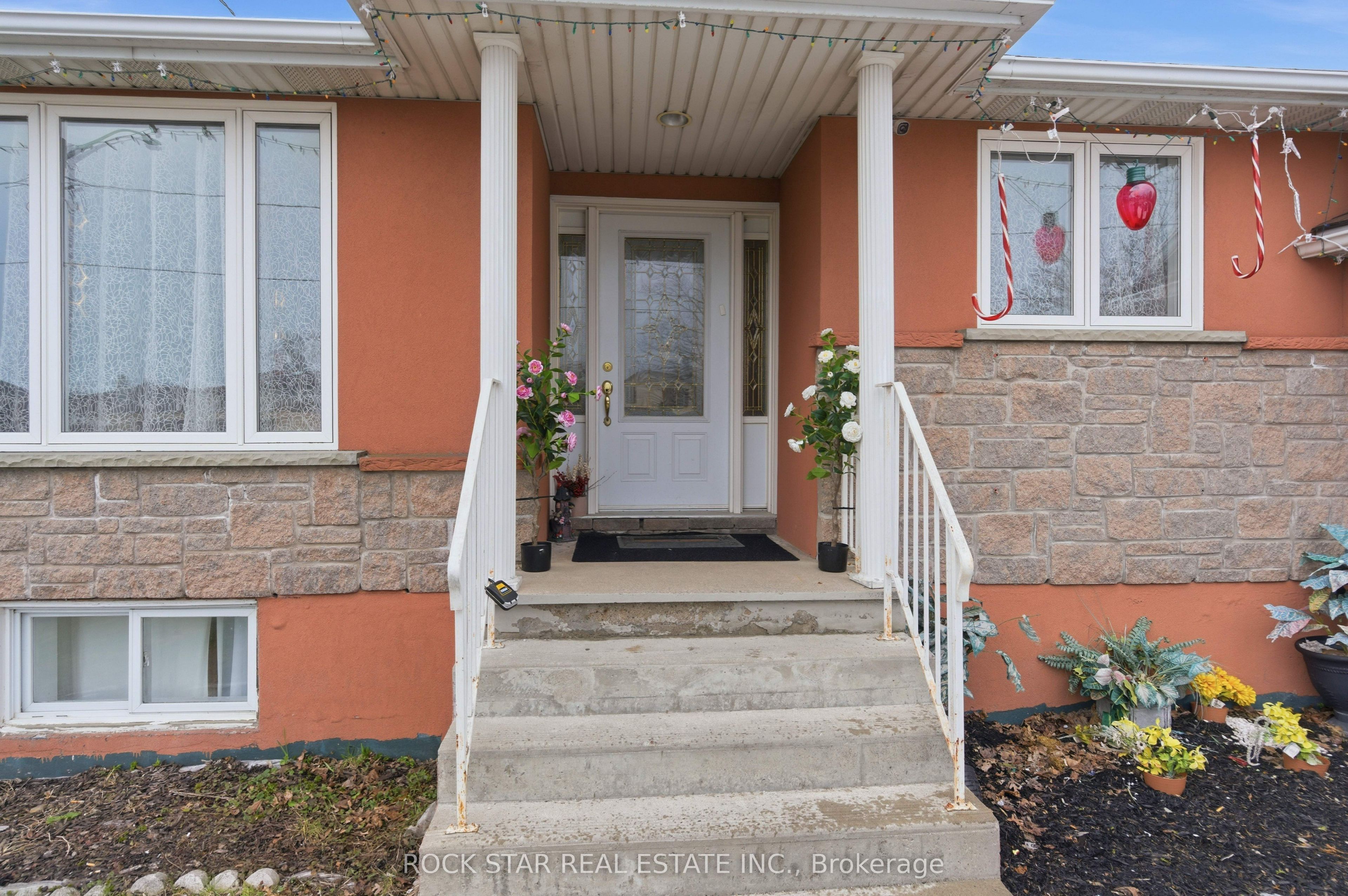 916 Stone Church Road E Property Photo 3