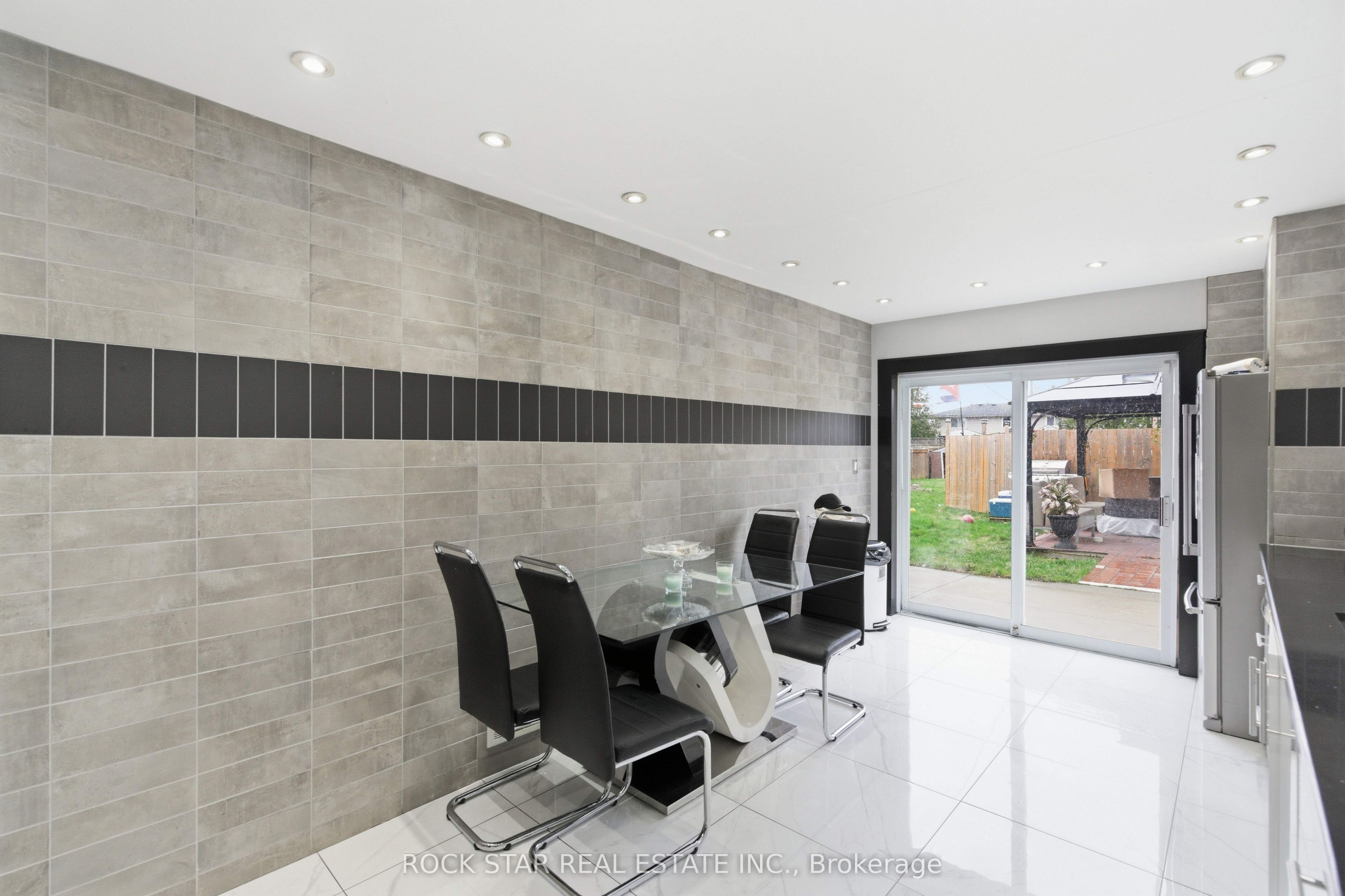 916 Stone Church Road E Property Photo 13