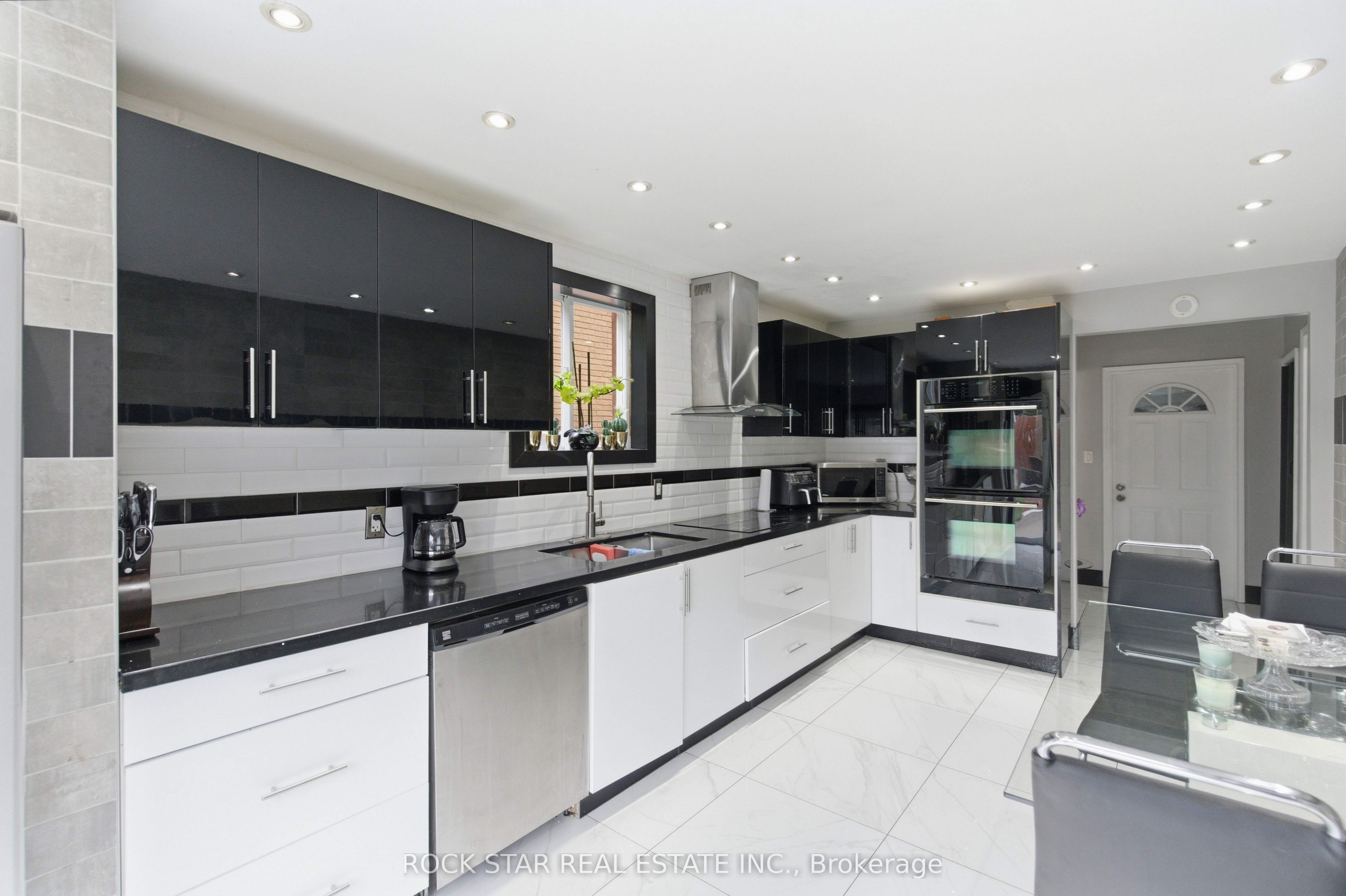916 Stone Church Road E Property Photo 14