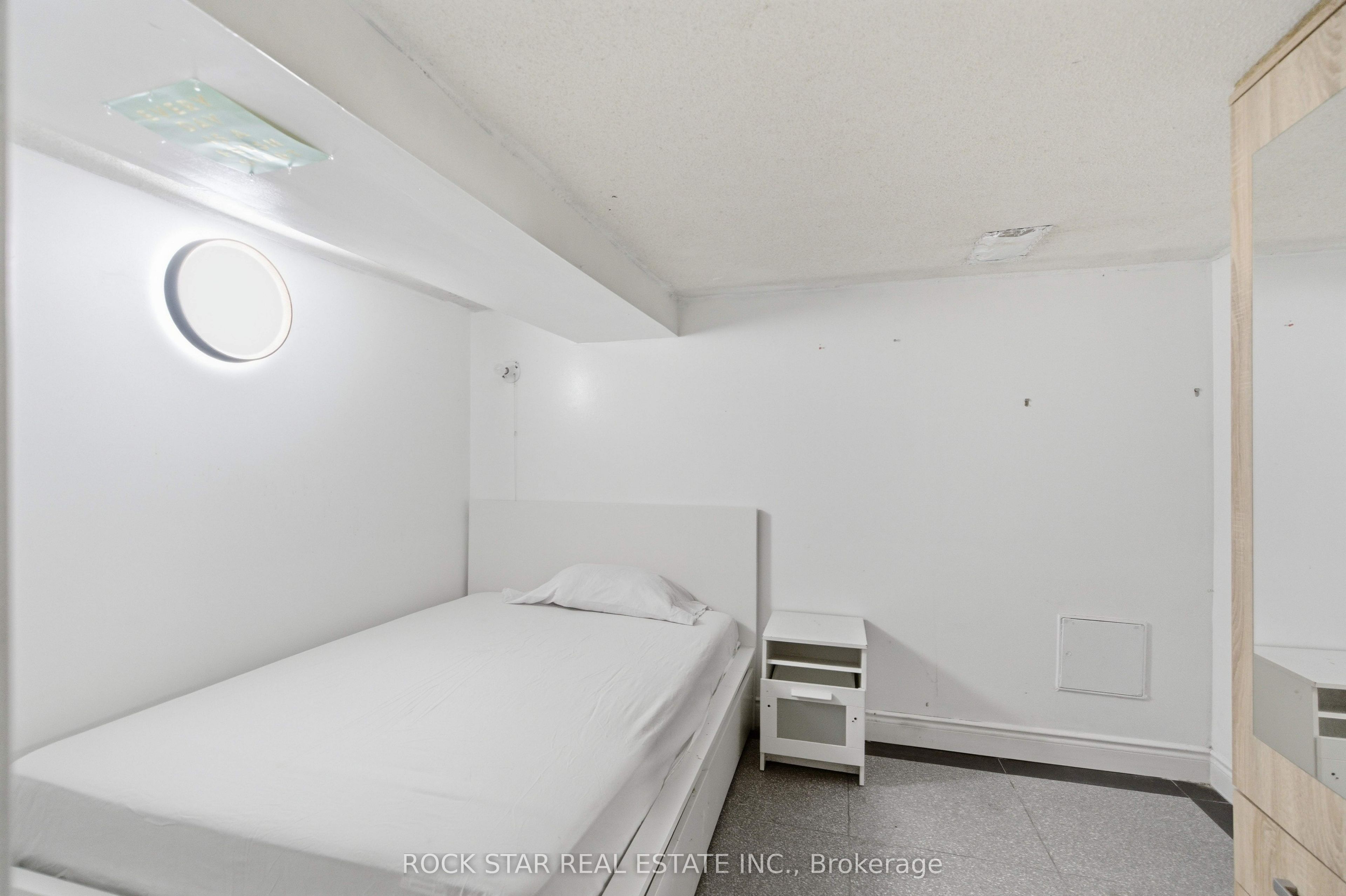 916 Stone Church Road E Property Photo 28
