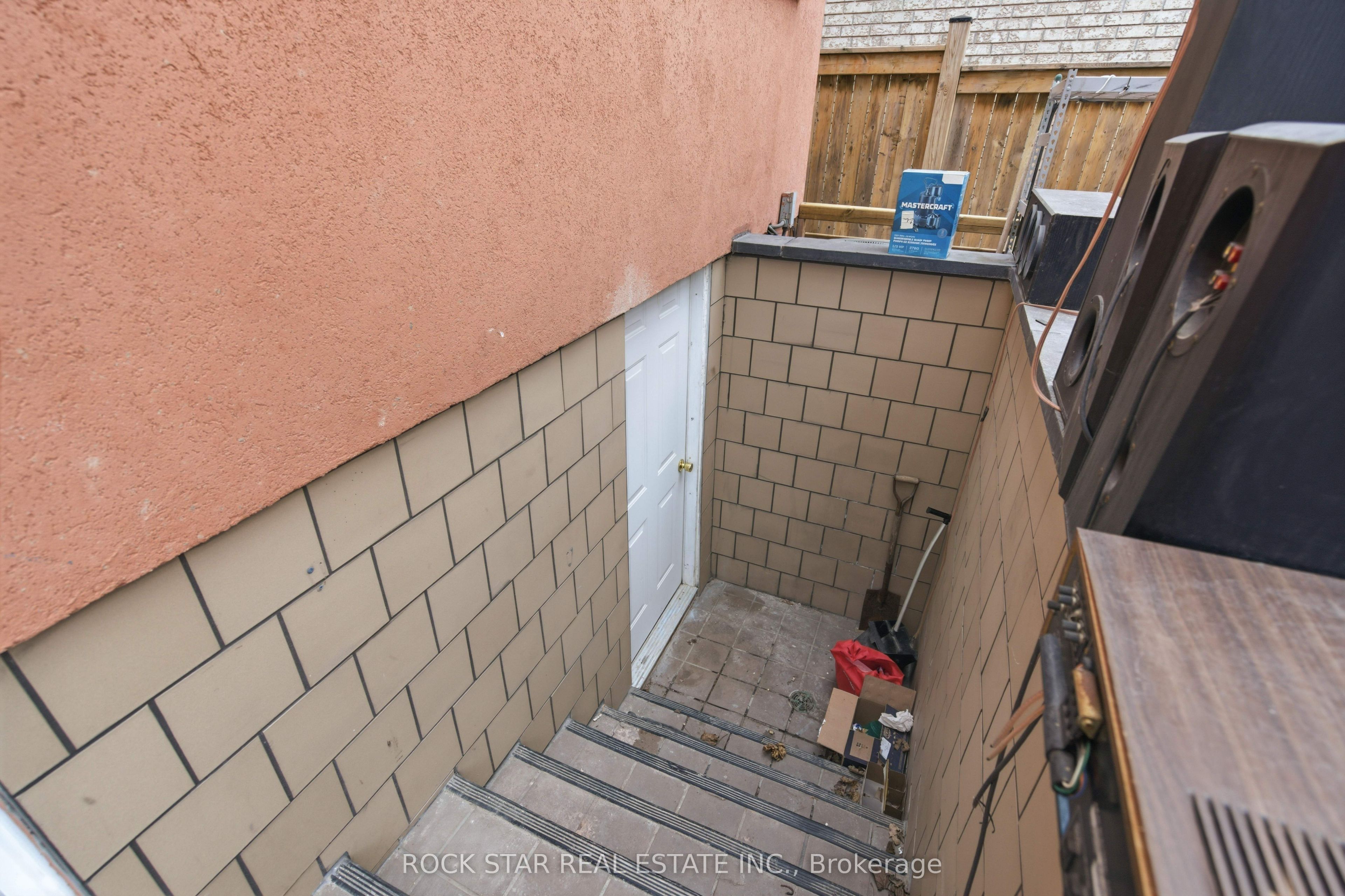 916 Stone Church Road E Property Photo 29