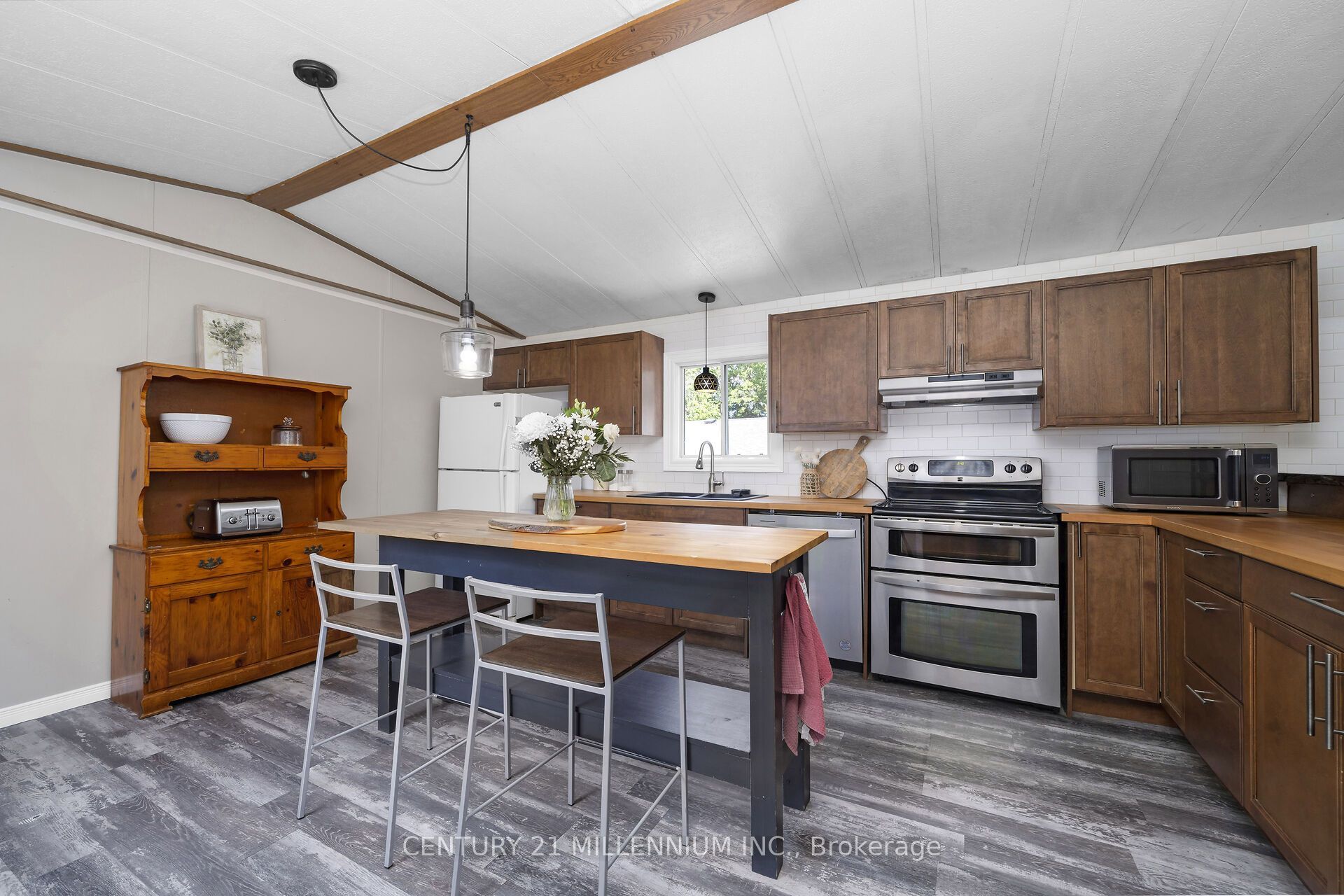10 Park Boulevard Property Photo 11