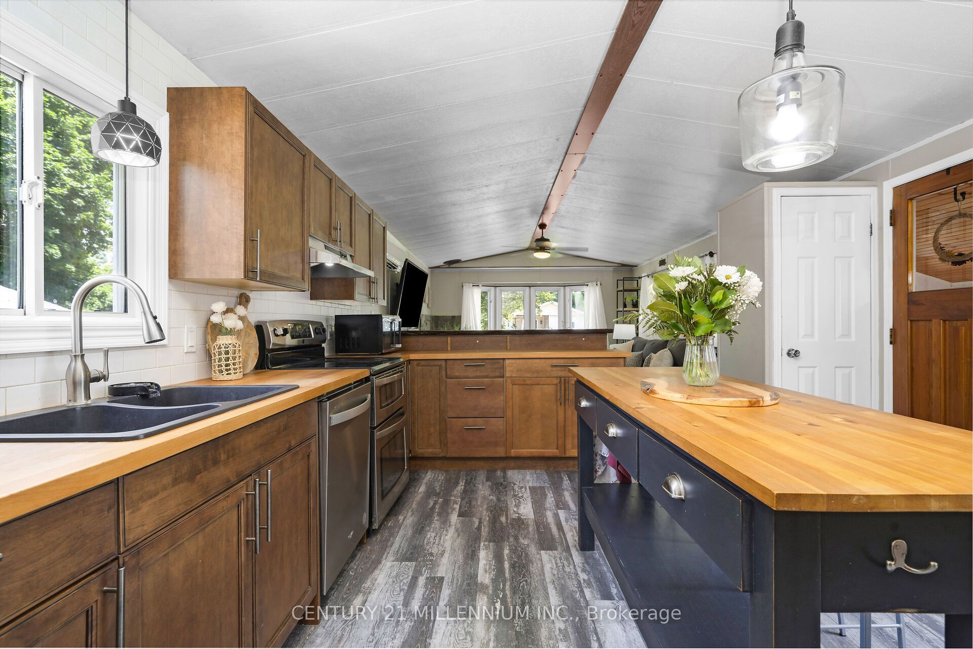 10 Park Boulevard Property Photo 13