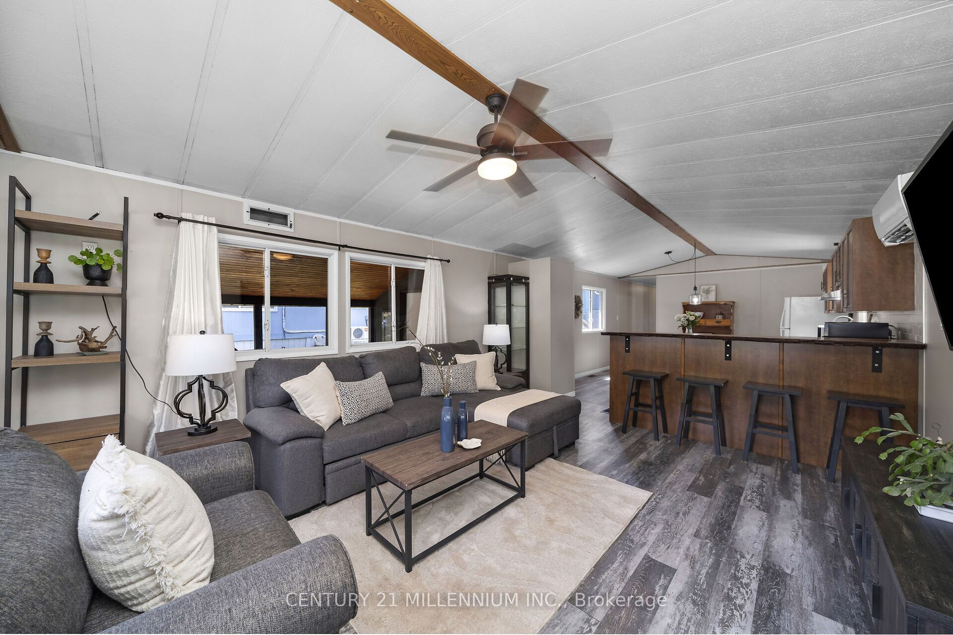 10 Park Boulevard Property Photo 16