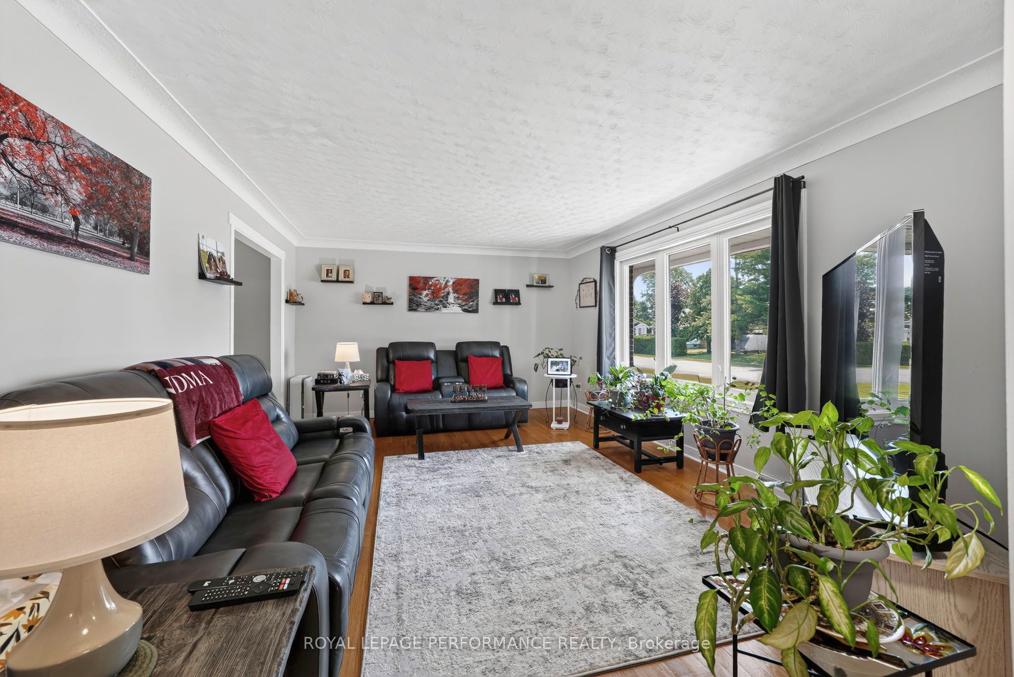 48 Pine Street Property Photo 4